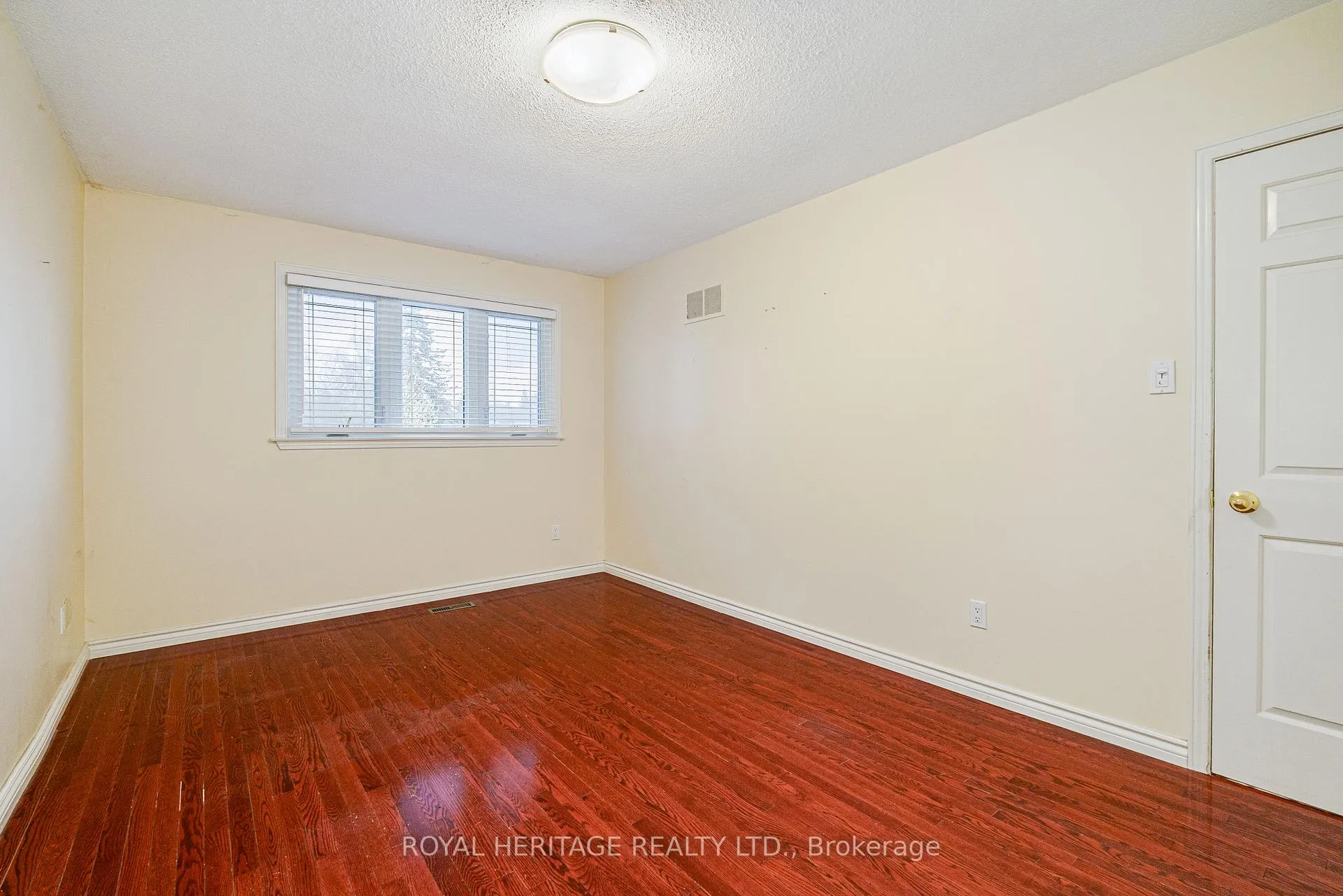Photo 19 of 100 Squire Bakers Lane, Markham, Sherwood-Amberglen — HOMEH