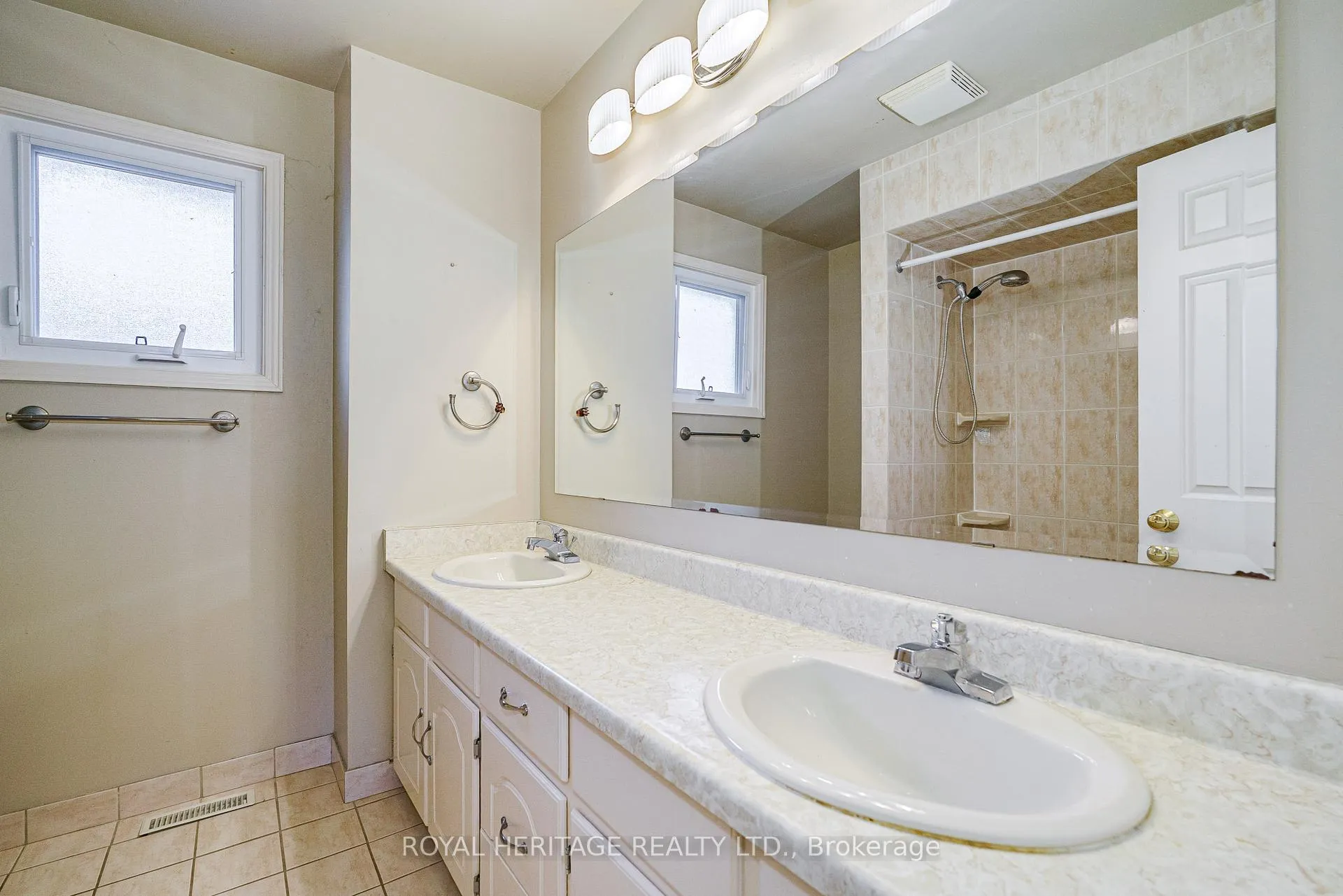 Photo 22 of 100 Squire Bakers Lane, Markham, Sherwood-Amberglen — HOMEH