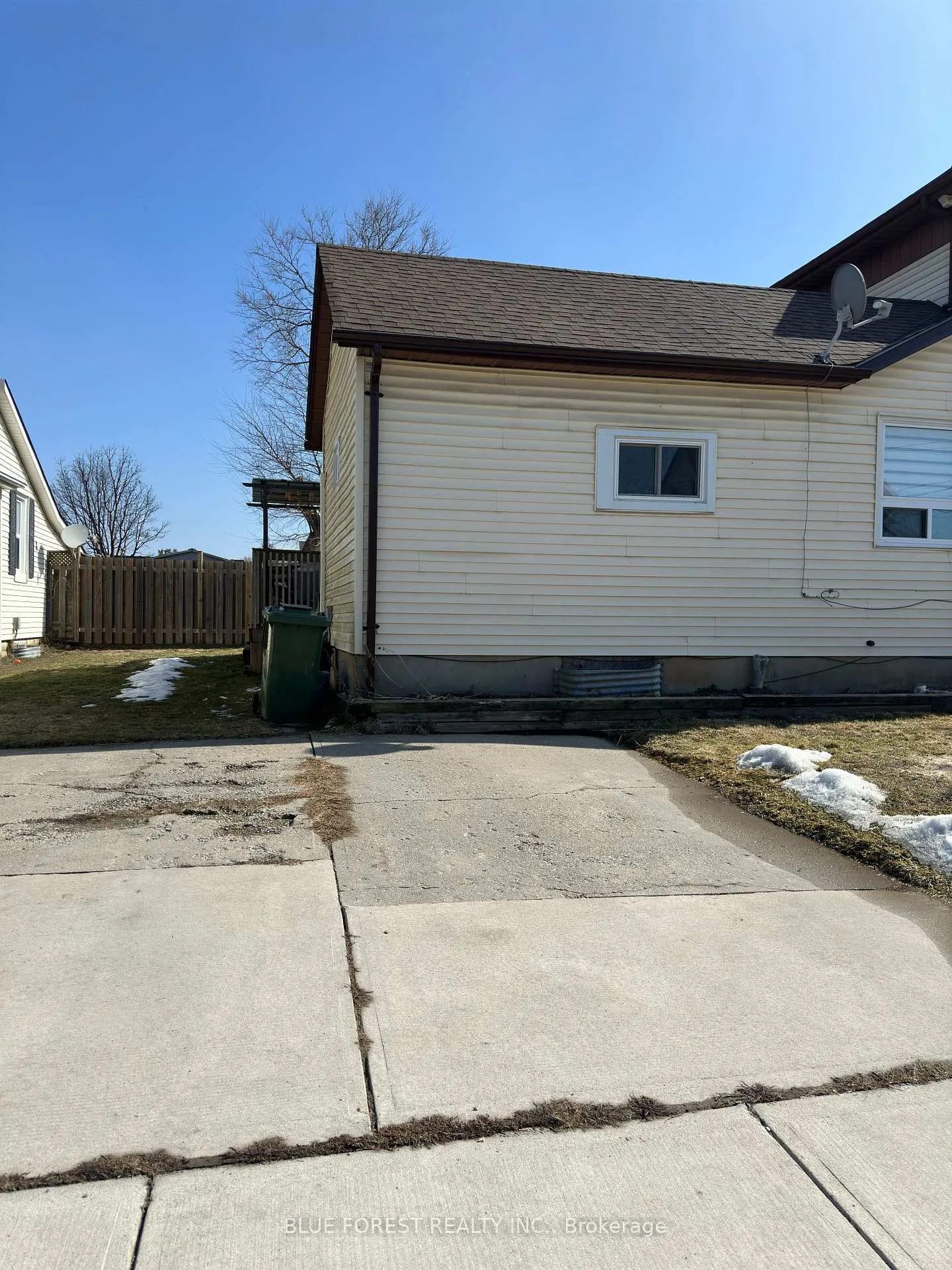 Photo 6 of 23 Barnes Street, St. Thomas — HOMEH