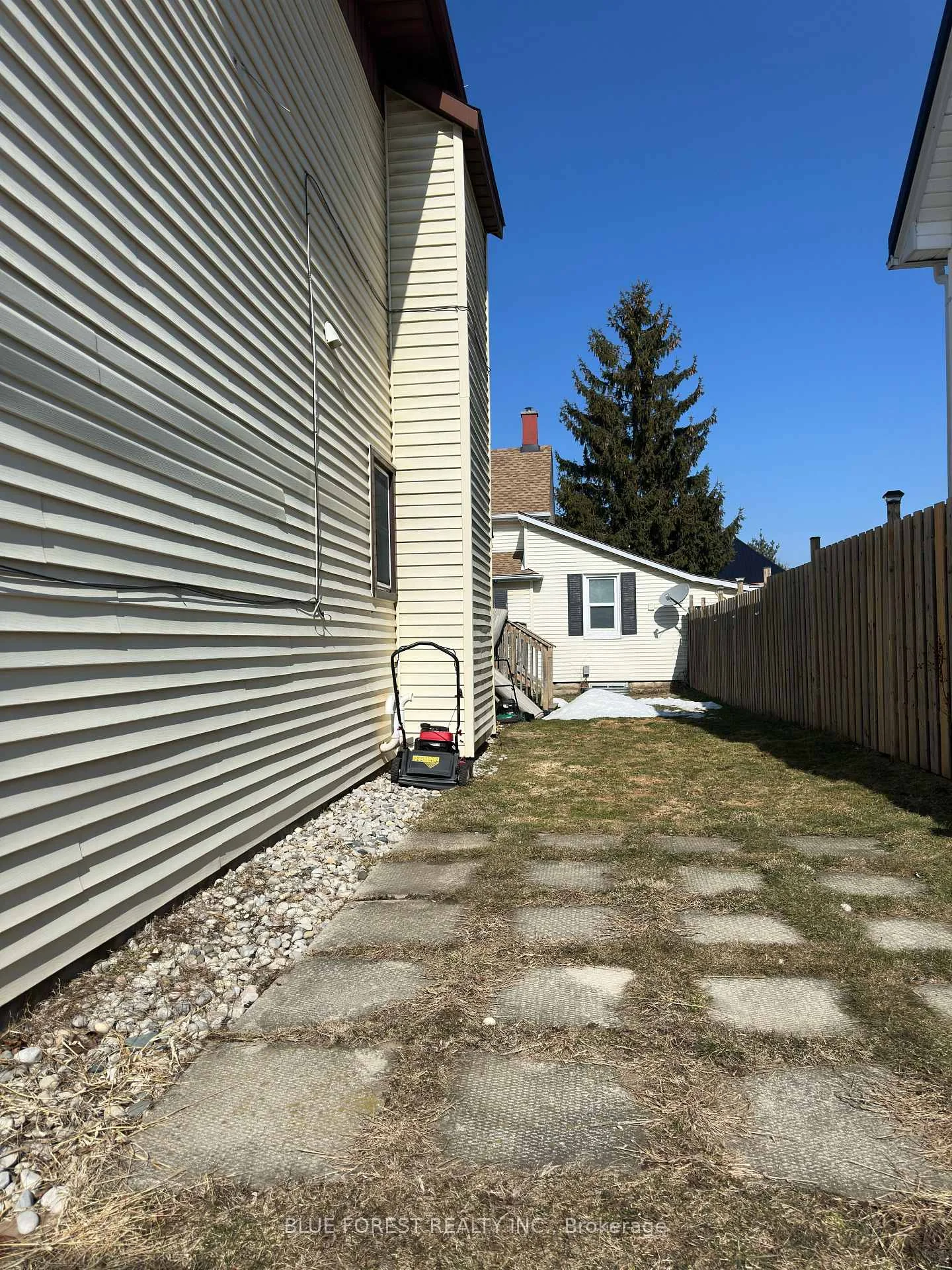 Photo 8 of 23 Barnes Street, St. Thomas — HOMEH