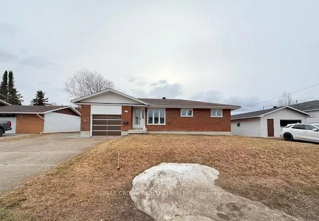 Photo 3 of 17 Erickson Avenue, Kapuskasing — HOMEH