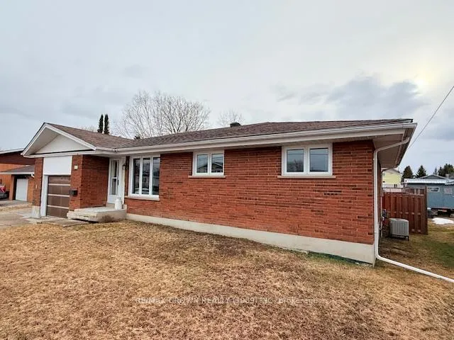 Photo 4 of 17 Erickson Avenue, Kapuskasing — HOMEH