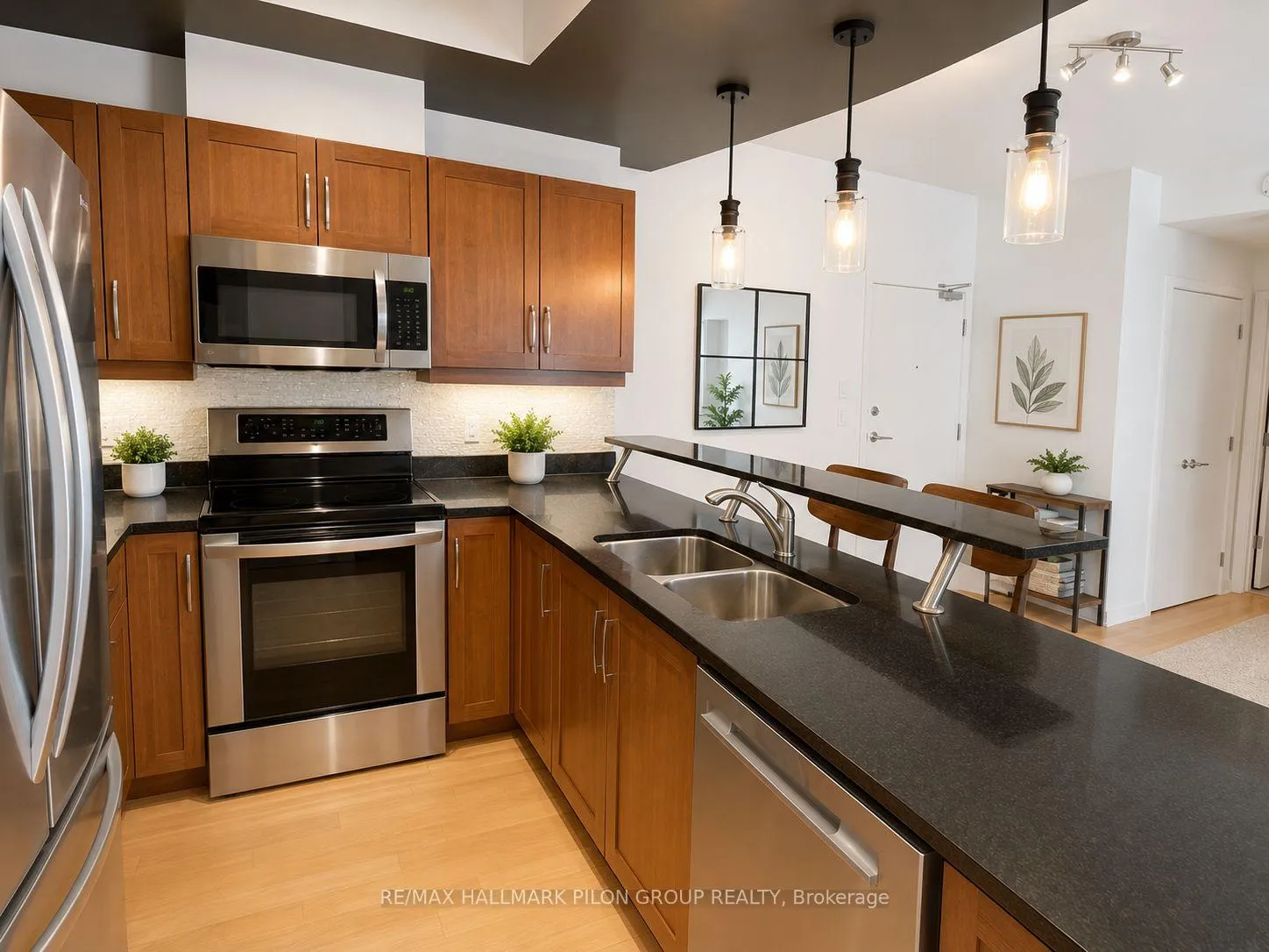 Photo 4 of Unit 902, 95 Bronson Avenue, Ottawa, Ottawa Centre — HOMEH