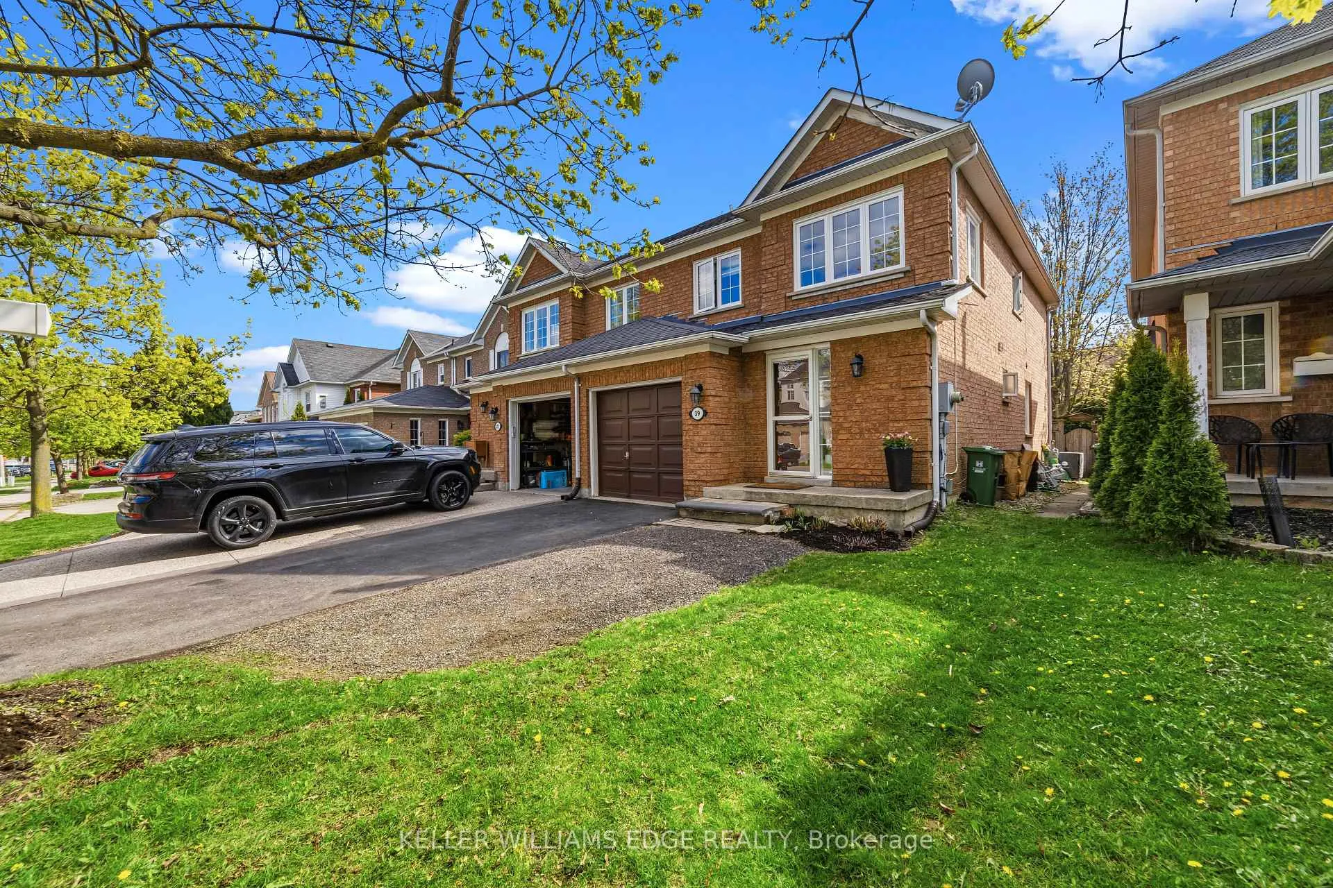 Photo 1 of 39 Harnesworth Crescent, Hamilton, Waterdown — HOMEH