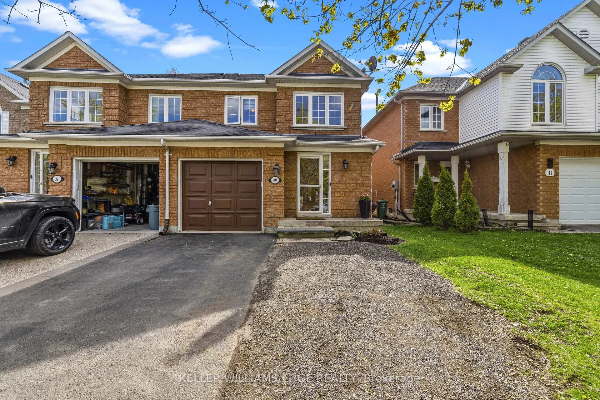Photo 2 of 39 Harnesworth Crescent, Hamilton, Waterdown — HOMEH