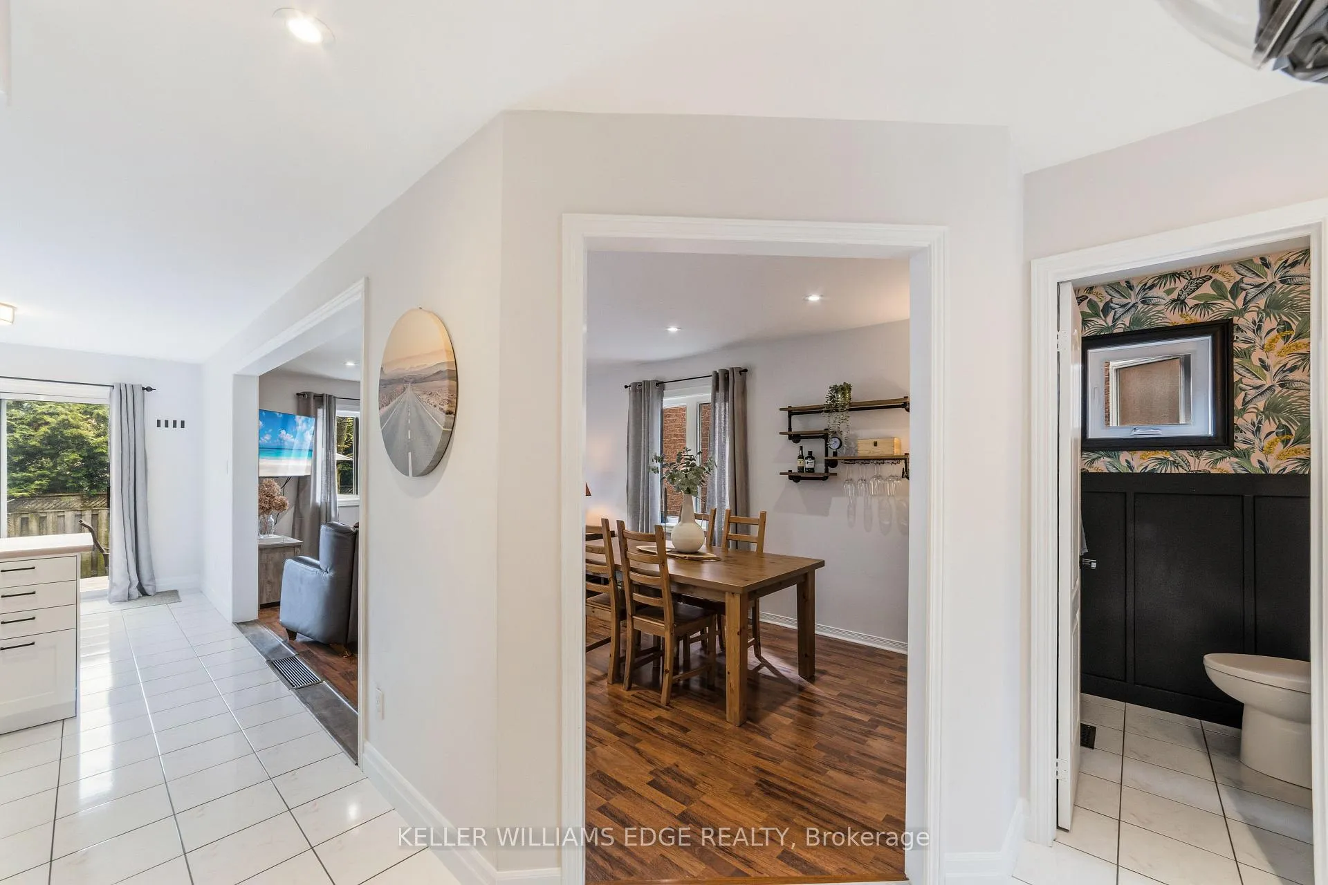 Photo 4 of 39 Harnesworth Crescent, Hamilton, Waterdown — HOMEH
