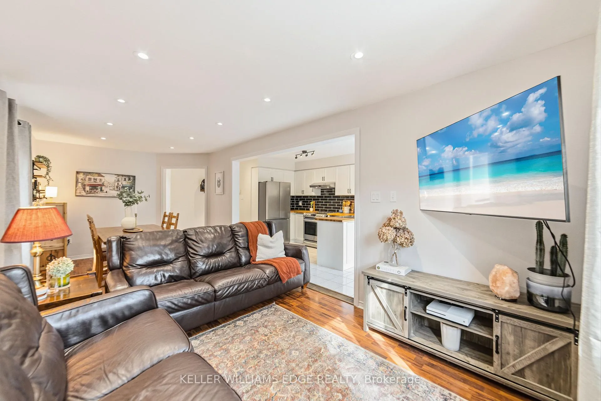 Photo 10 of 39 Harnesworth Crescent, Hamilton, Waterdown — HOMEH