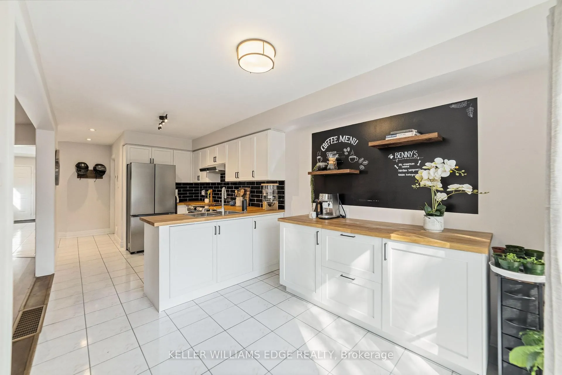 Photo 12 of 39 Harnesworth Crescent, Hamilton, Waterdown — HOMEH