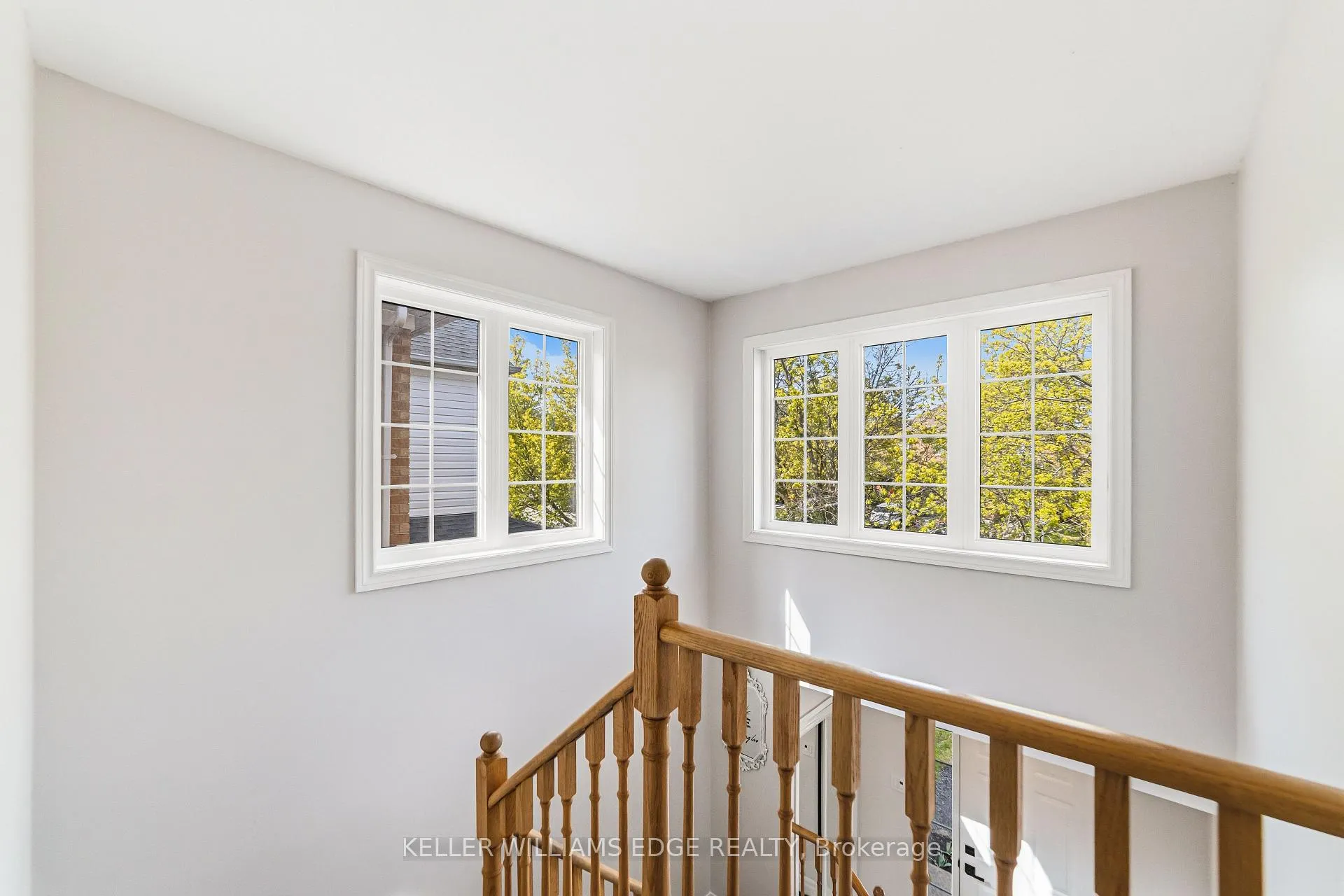 Photo 16 of 39 Harnesworth Crescent, Hamilton, Waterdown — HOMEH