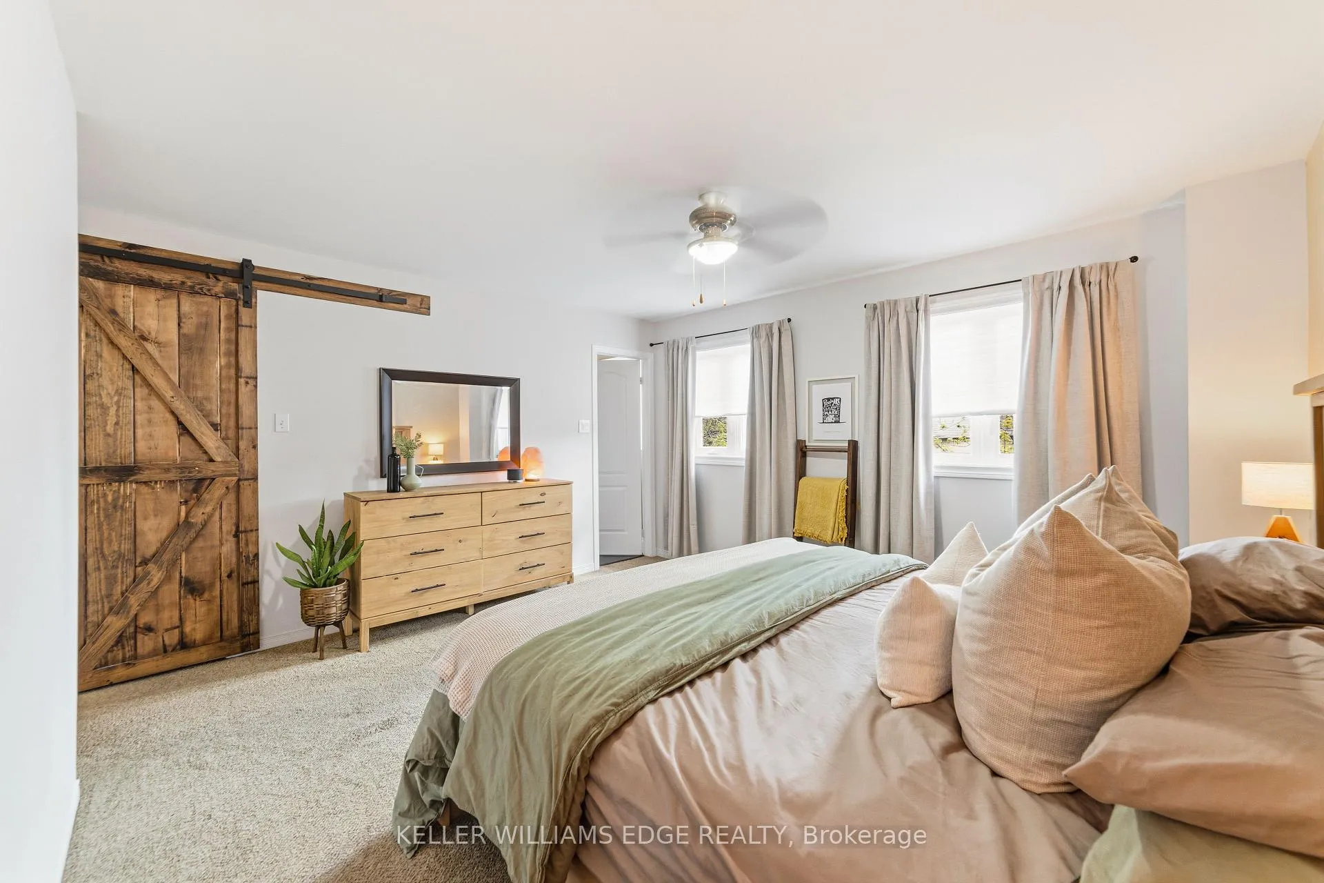 Photo 23 of 39 Harnesworth Crescent, Hamilton, Waterdown — HOMEH