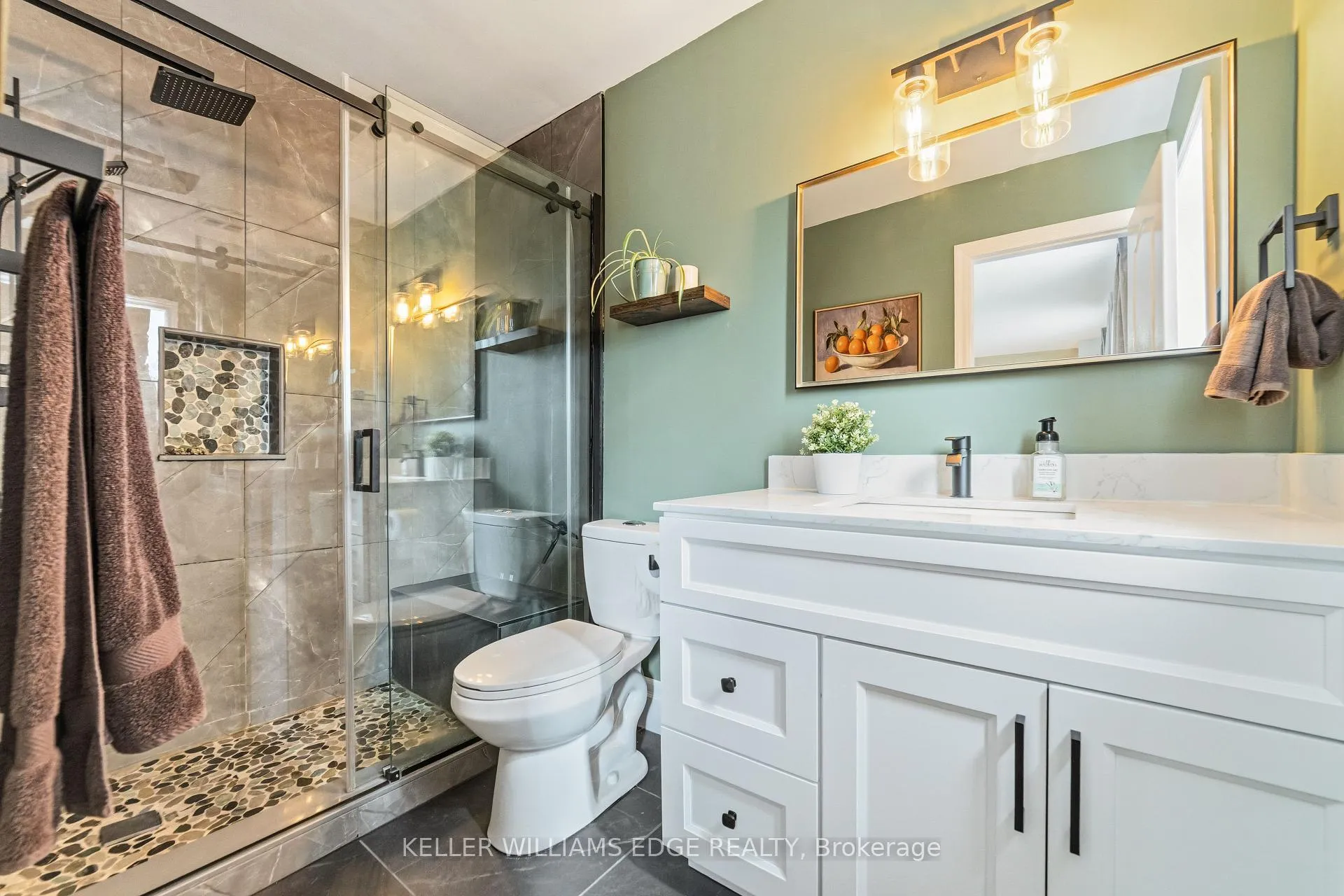 Photo 25 of 39 Harnesworth Crescent, Hamilton, Waterdown — HOMEH