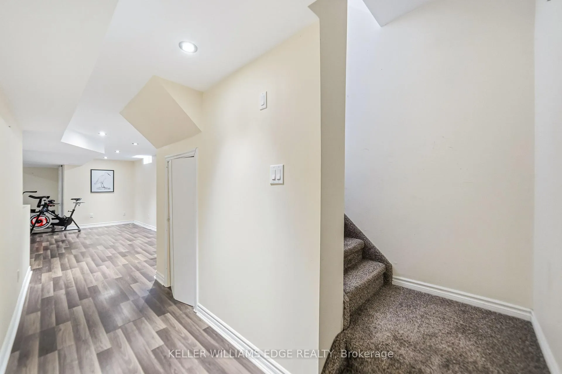 Photo 26 of 39 Harnesworth Crescent, Hamilton, Waterdown — HOMEH