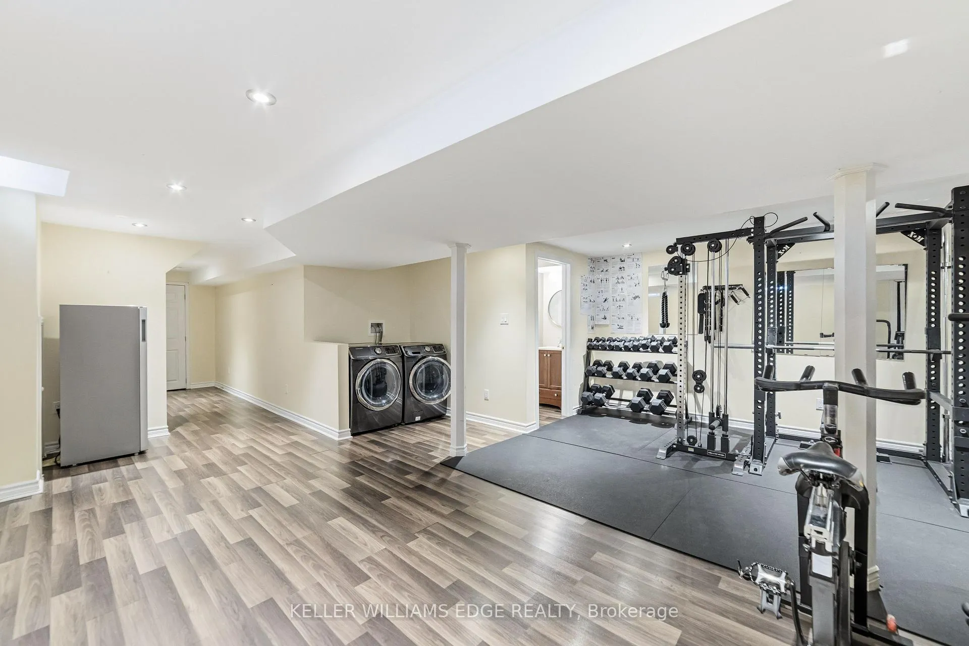 Photo 27 of 39 Harnesworth Crescent, Hamilton, Waterdown — HOMEH