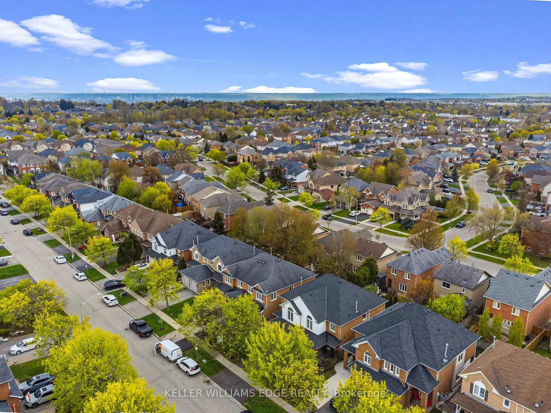 Photo 32 of 39 Harnesworth Crescent, Hamilton, Waterdown — HOMEH