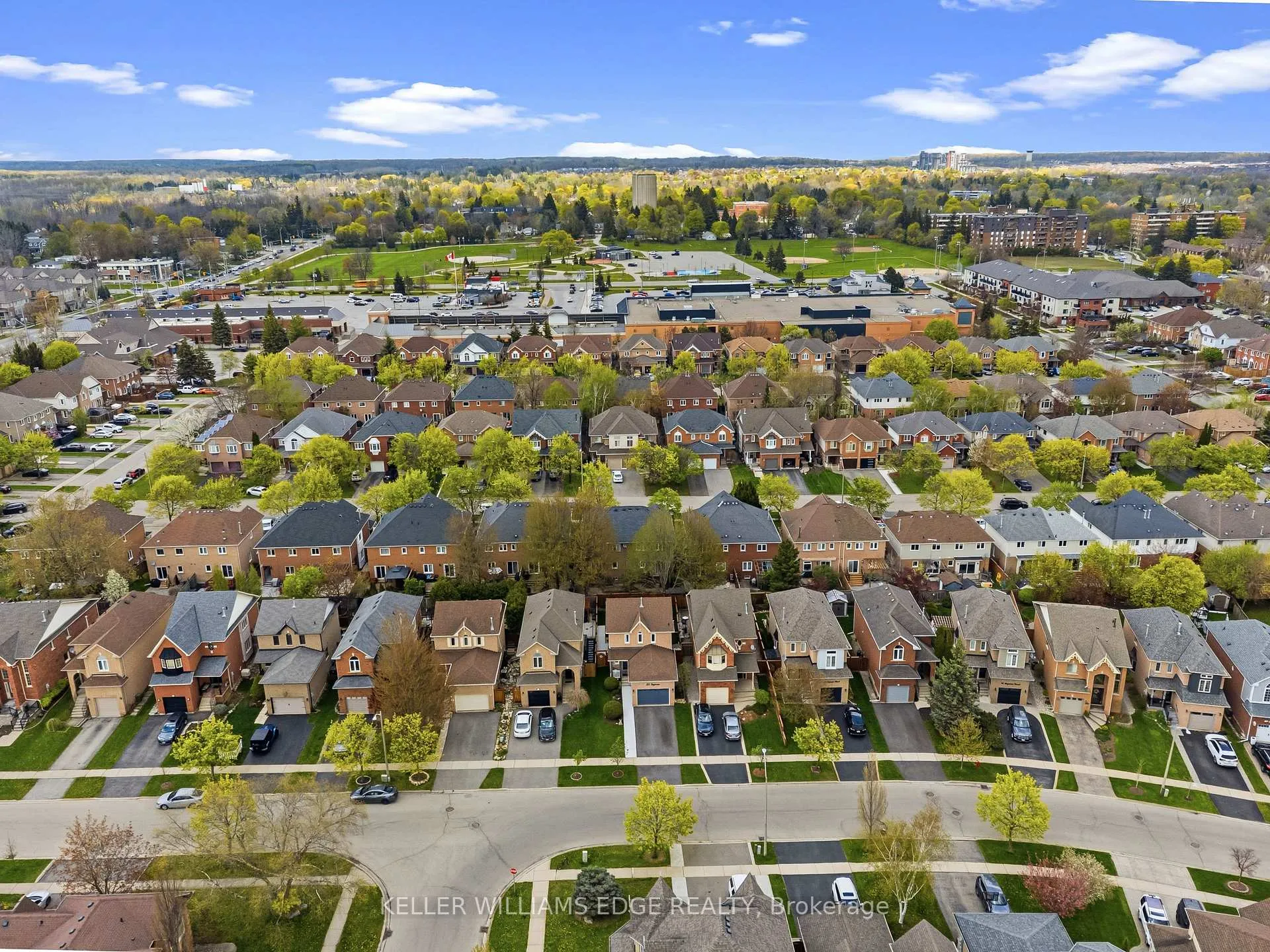 Photo 33 of 39 Harnesworth Crescent, Hamilton, Waterdown — HOMEH