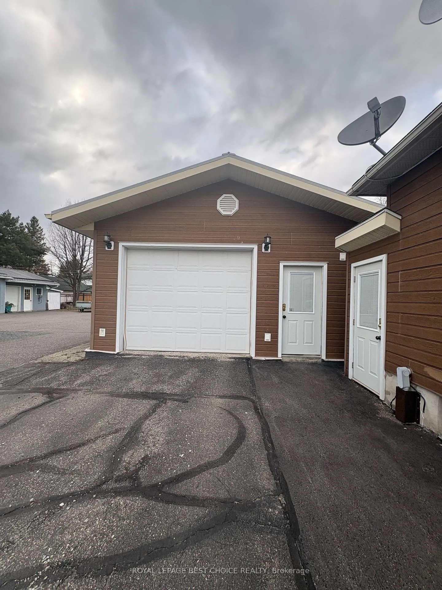 Photo 3 of 23 Ninth Avenue, Englehart — HOMEH