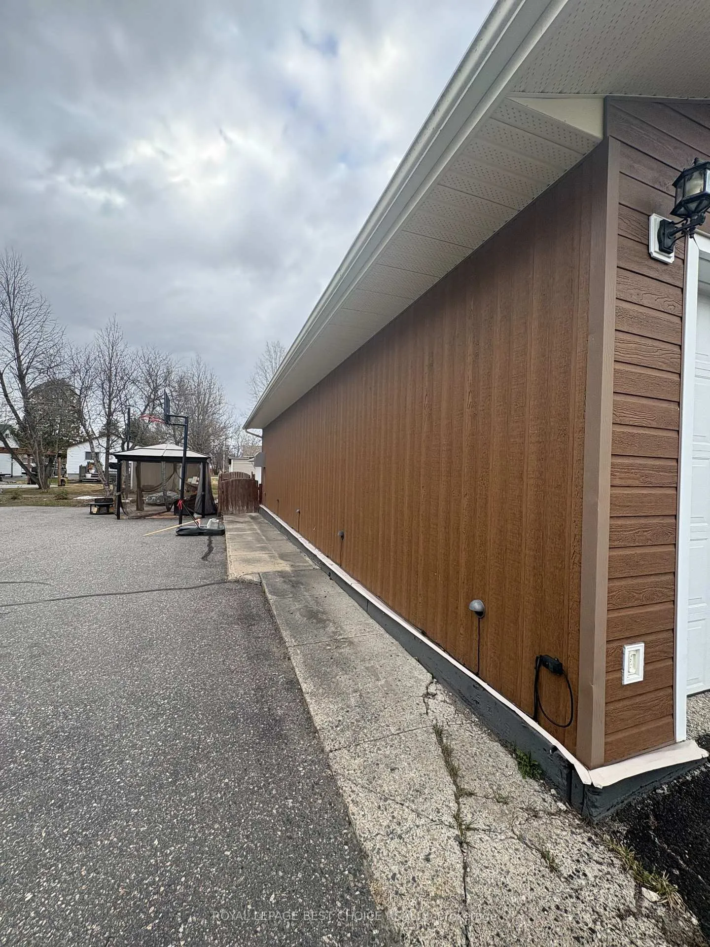 Photo 5 of 23 Ninth Avenue, Englehart — HOMEH