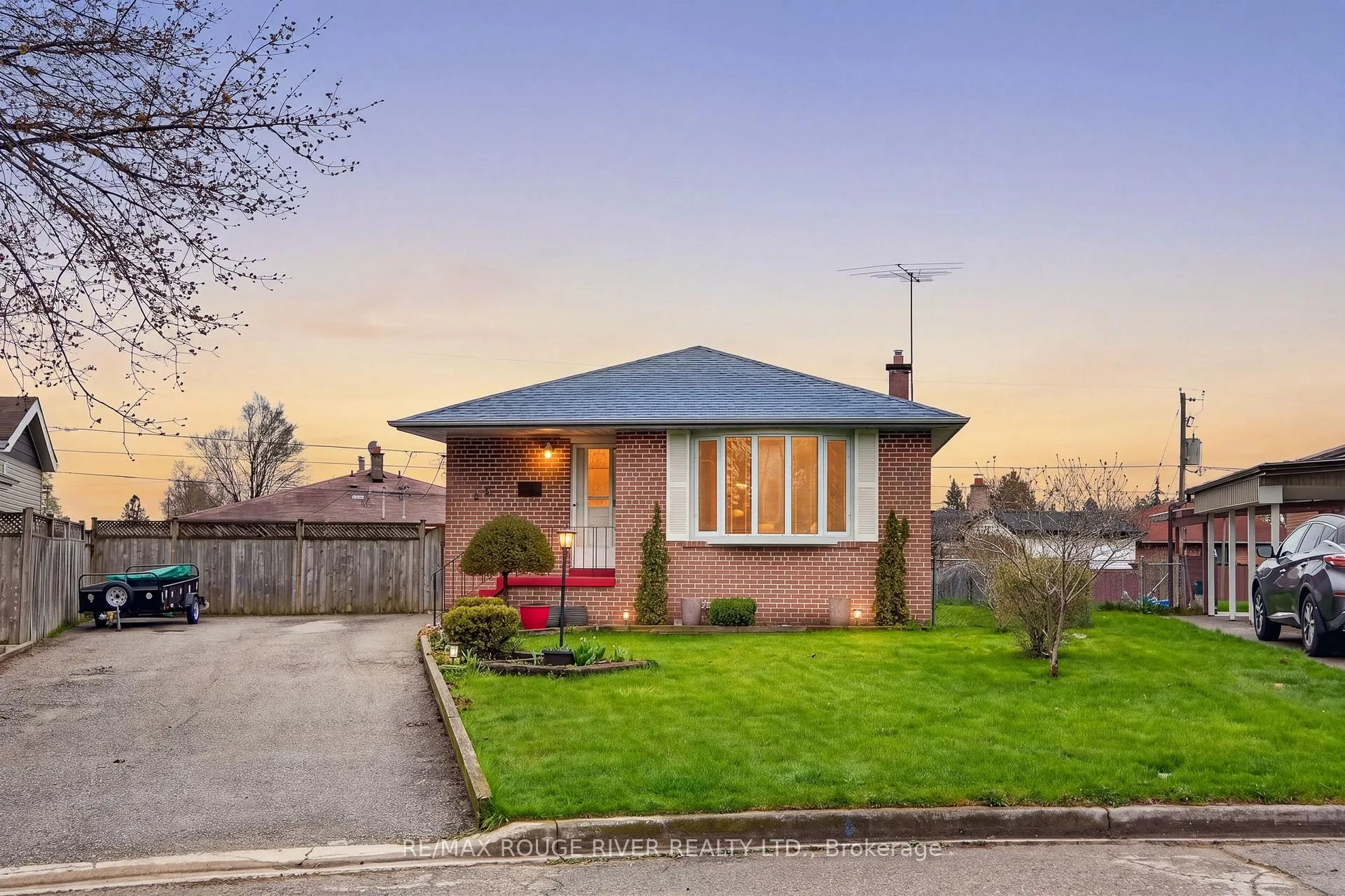 Photo 1 of 812 Bem Avenue, Pickering, Bay Ridges — HOMEH