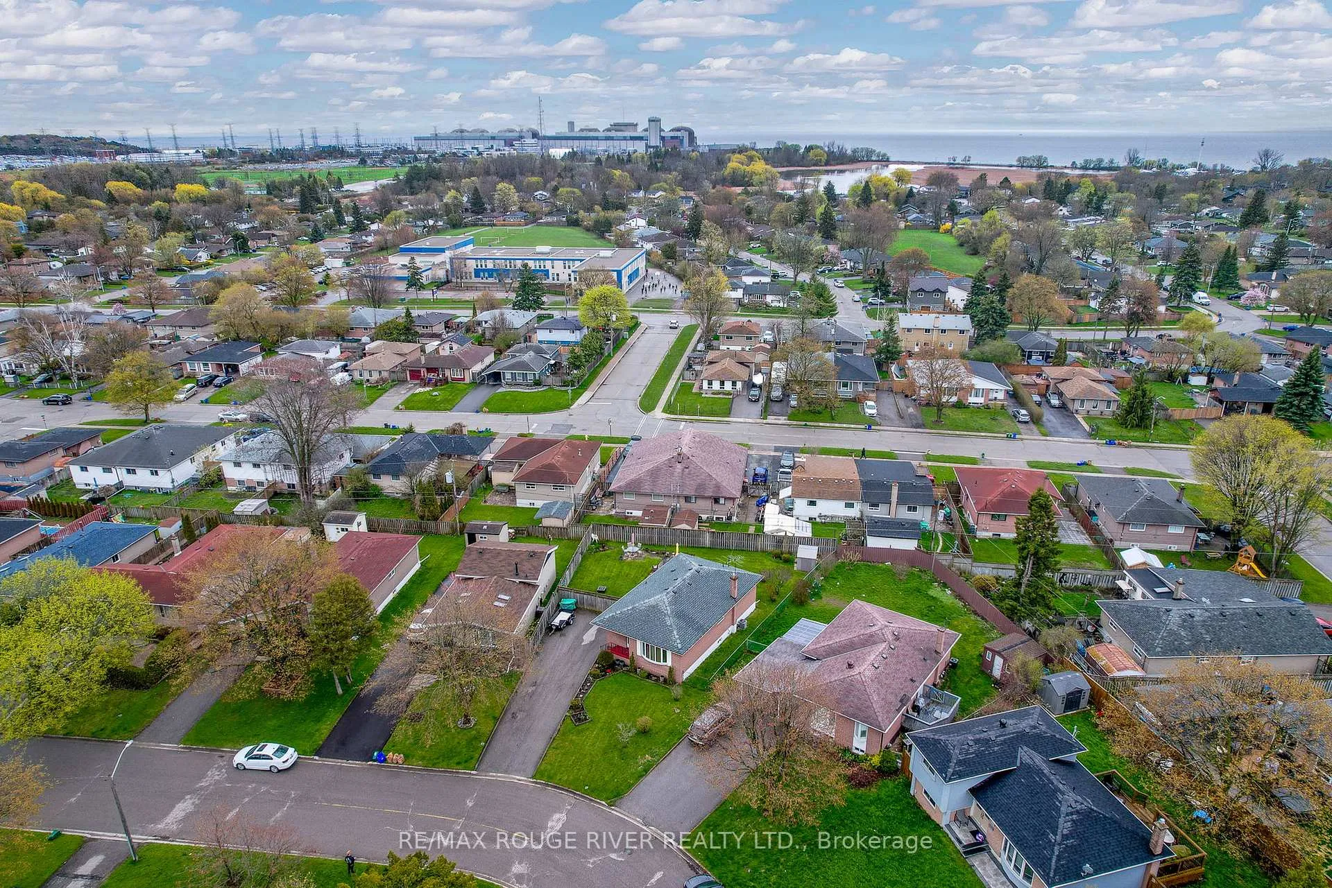 Photo 5 of 812 Bem Avenue, Pickering, Bay Ridges — HOMEH