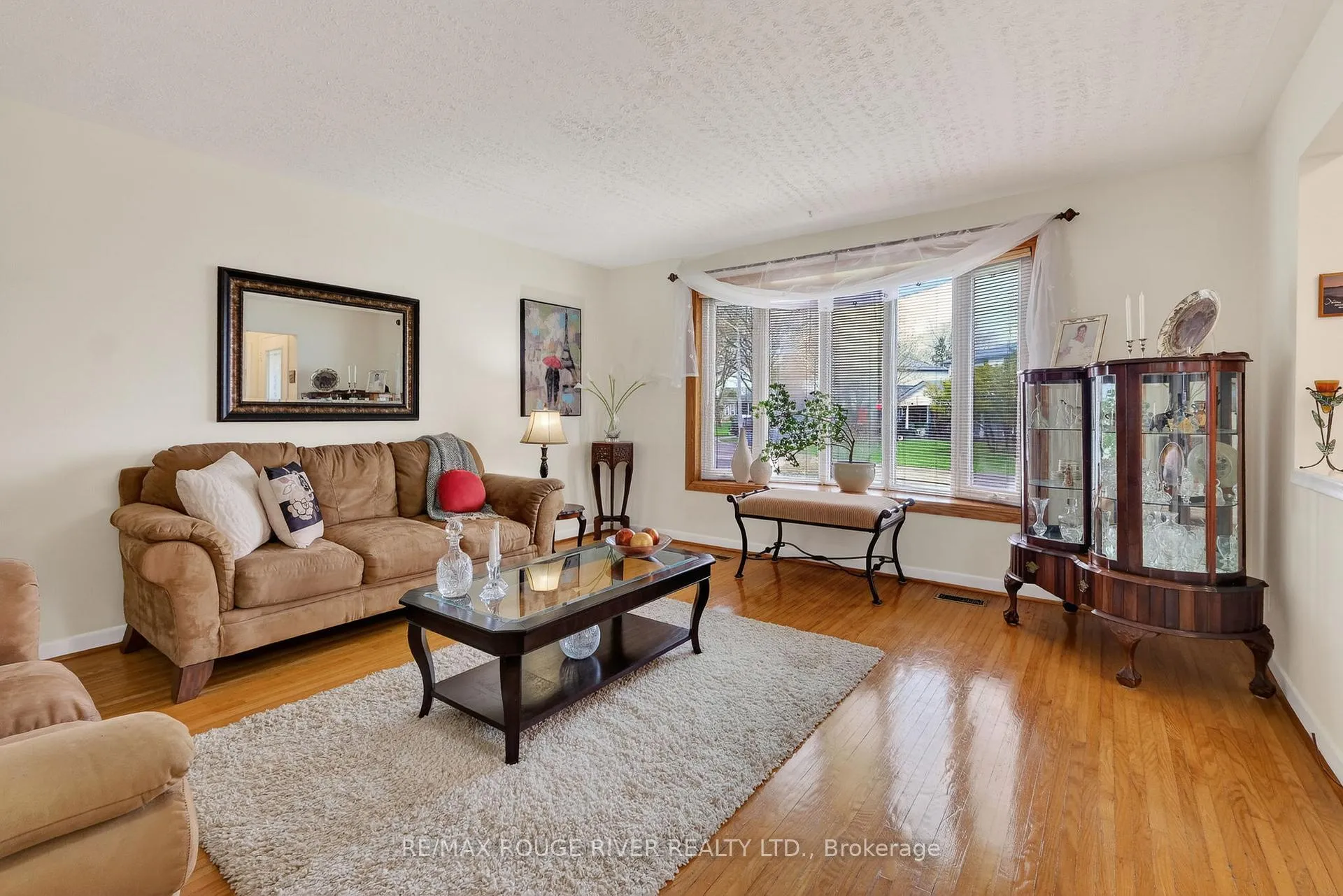 Photo 9 of 812 Bem Avenue, Pickering, Bay Ridges — HOMEH