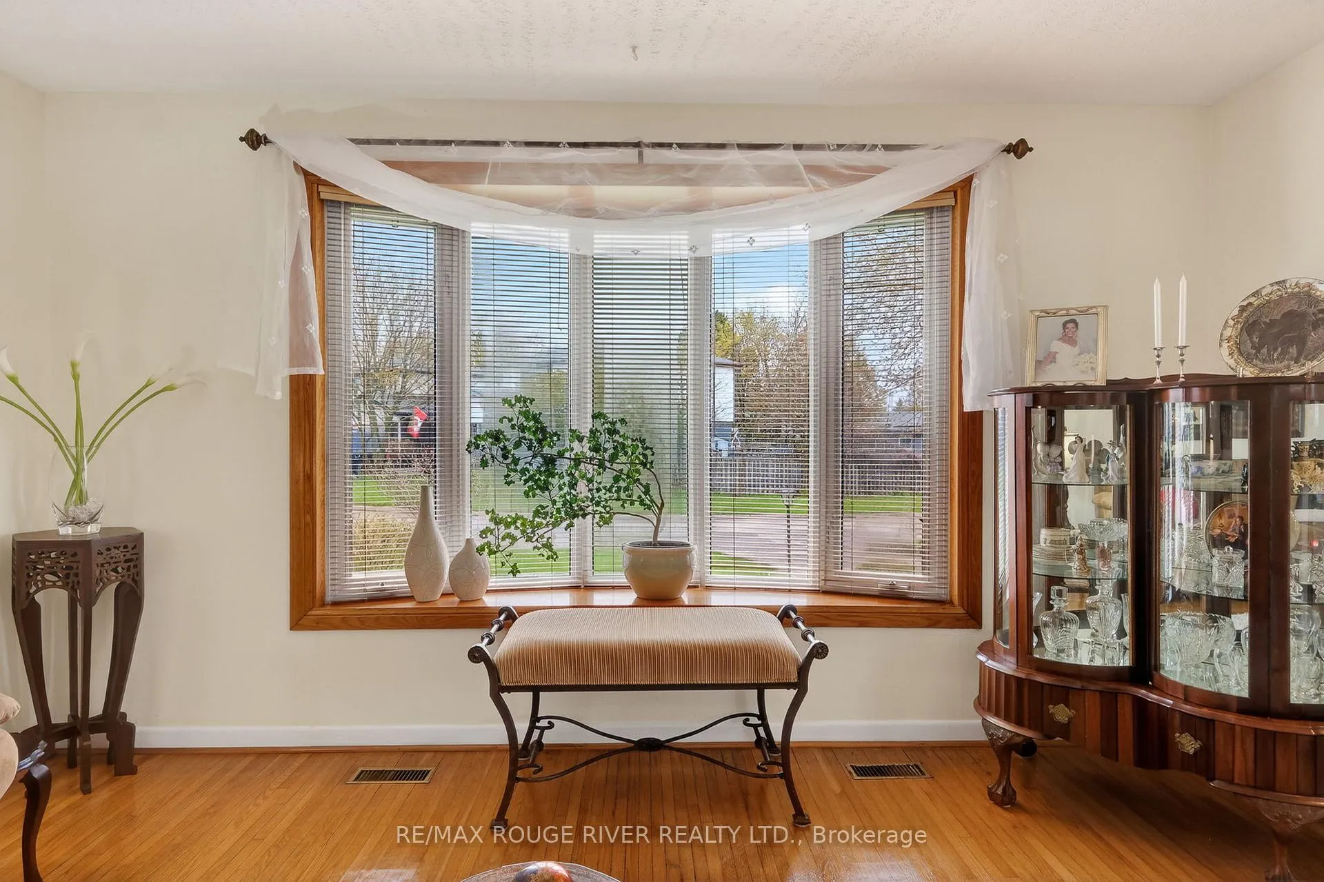 Photo 10 of 812 Bem Avenue, Pickering, Bay Ridges — HOMEH