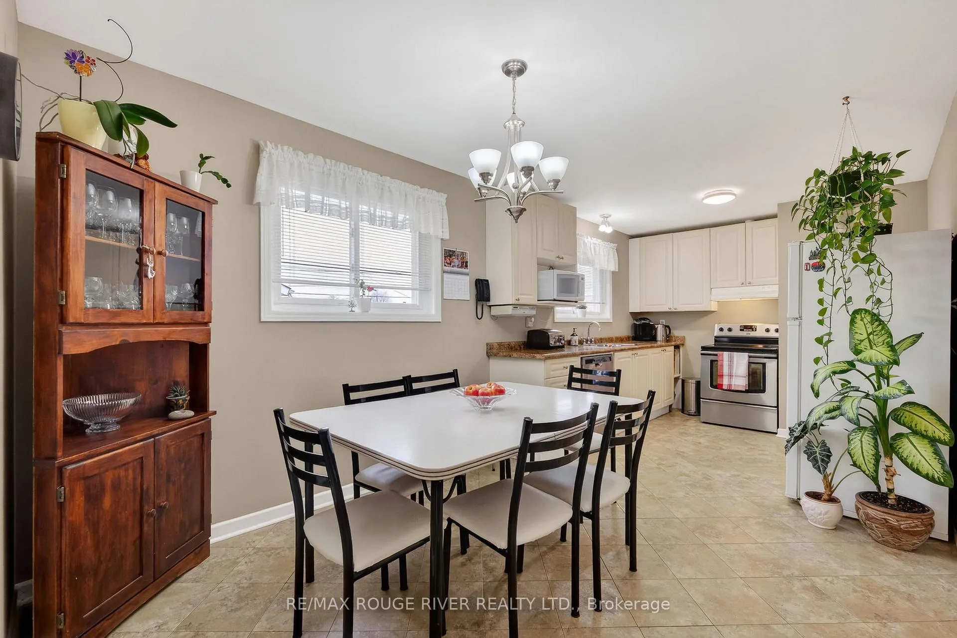Photo 13 of 812 Bem Avenue, Pickering, Bay Ridges — HOMEH