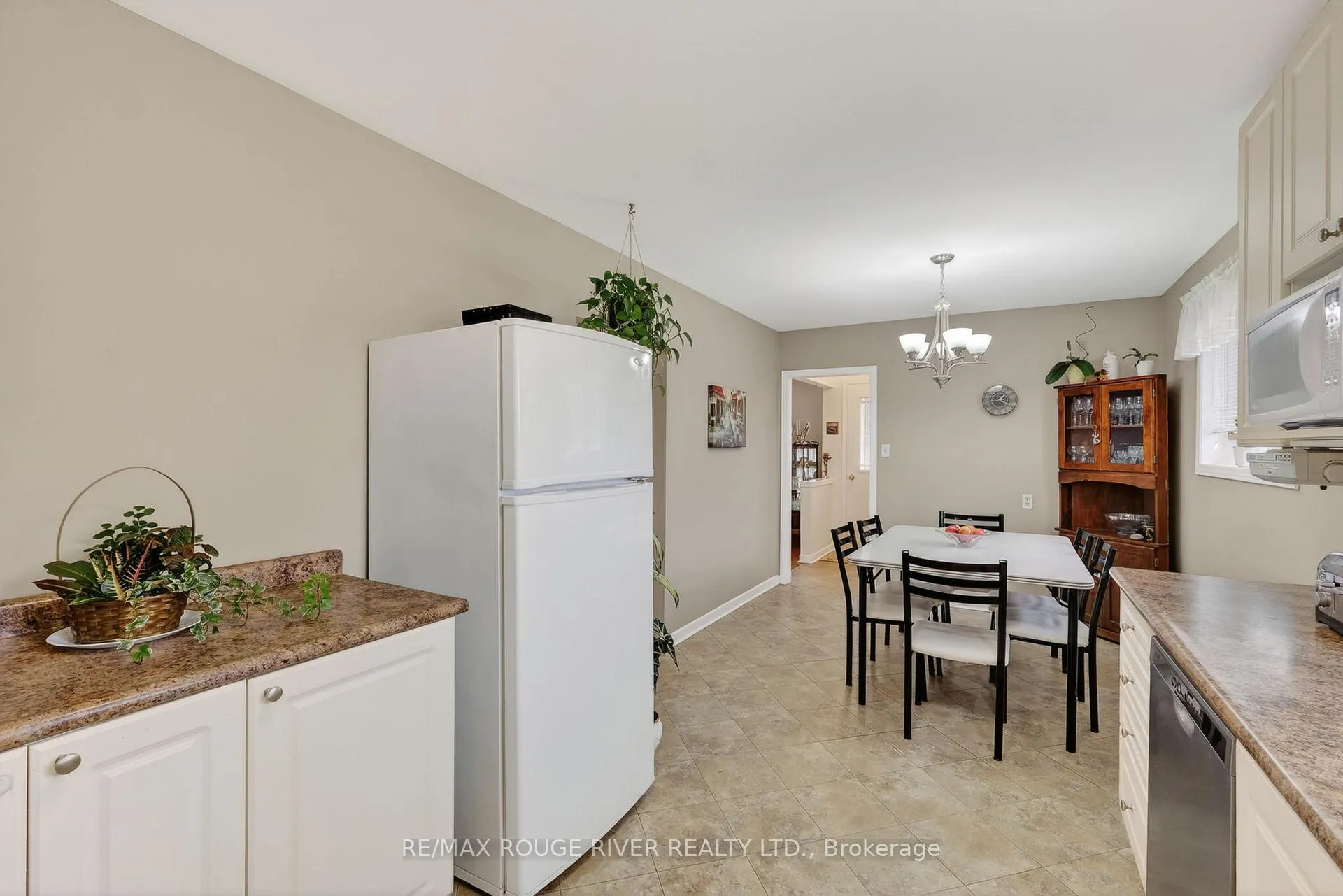 Photo 16 of 812 Bem Avenue, Pickering, Bay Ridges — HOMEH