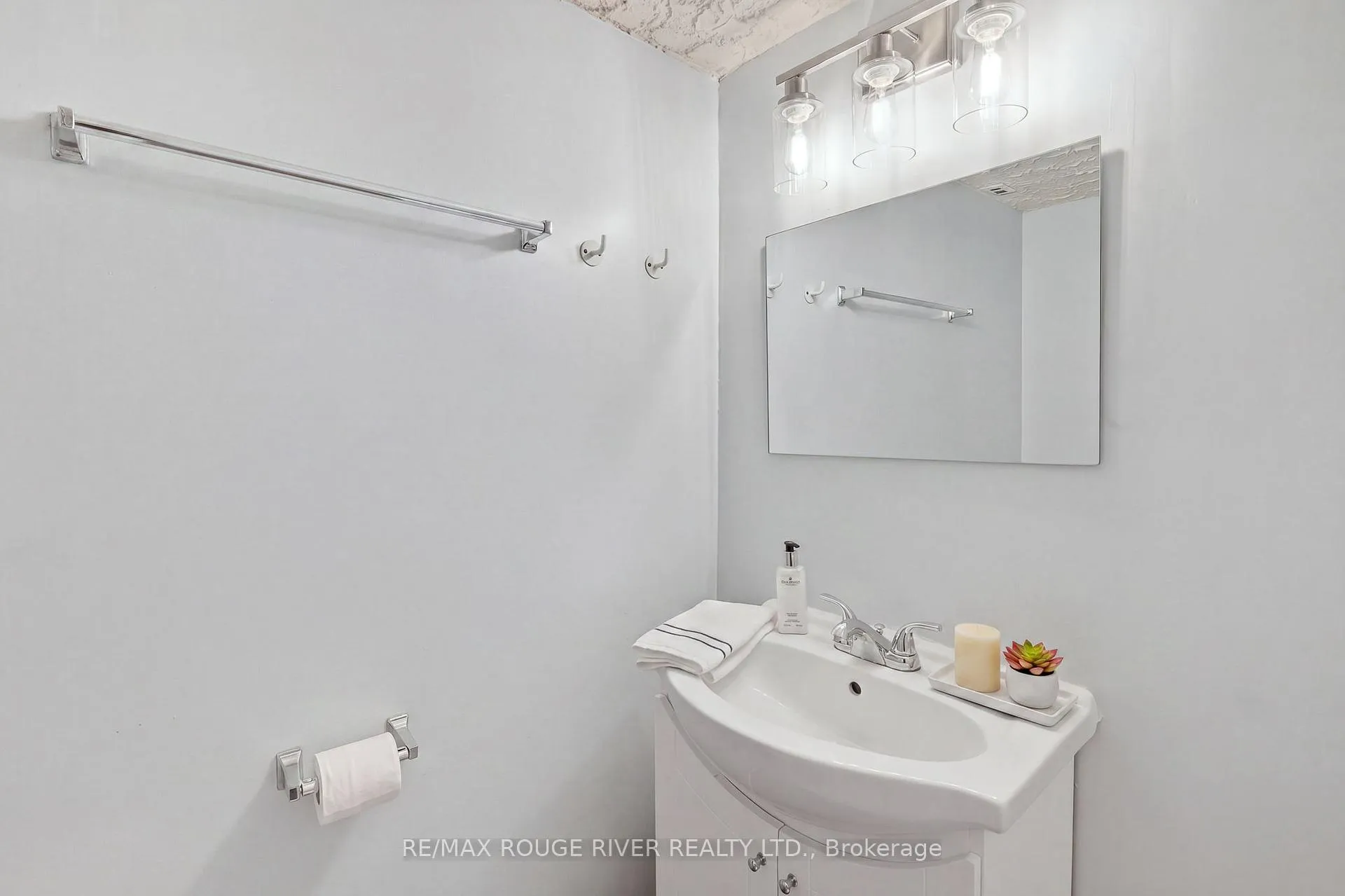 Photo 29 of 812 Bem Avenue, Pickering, Bay Ridges — HOMEH