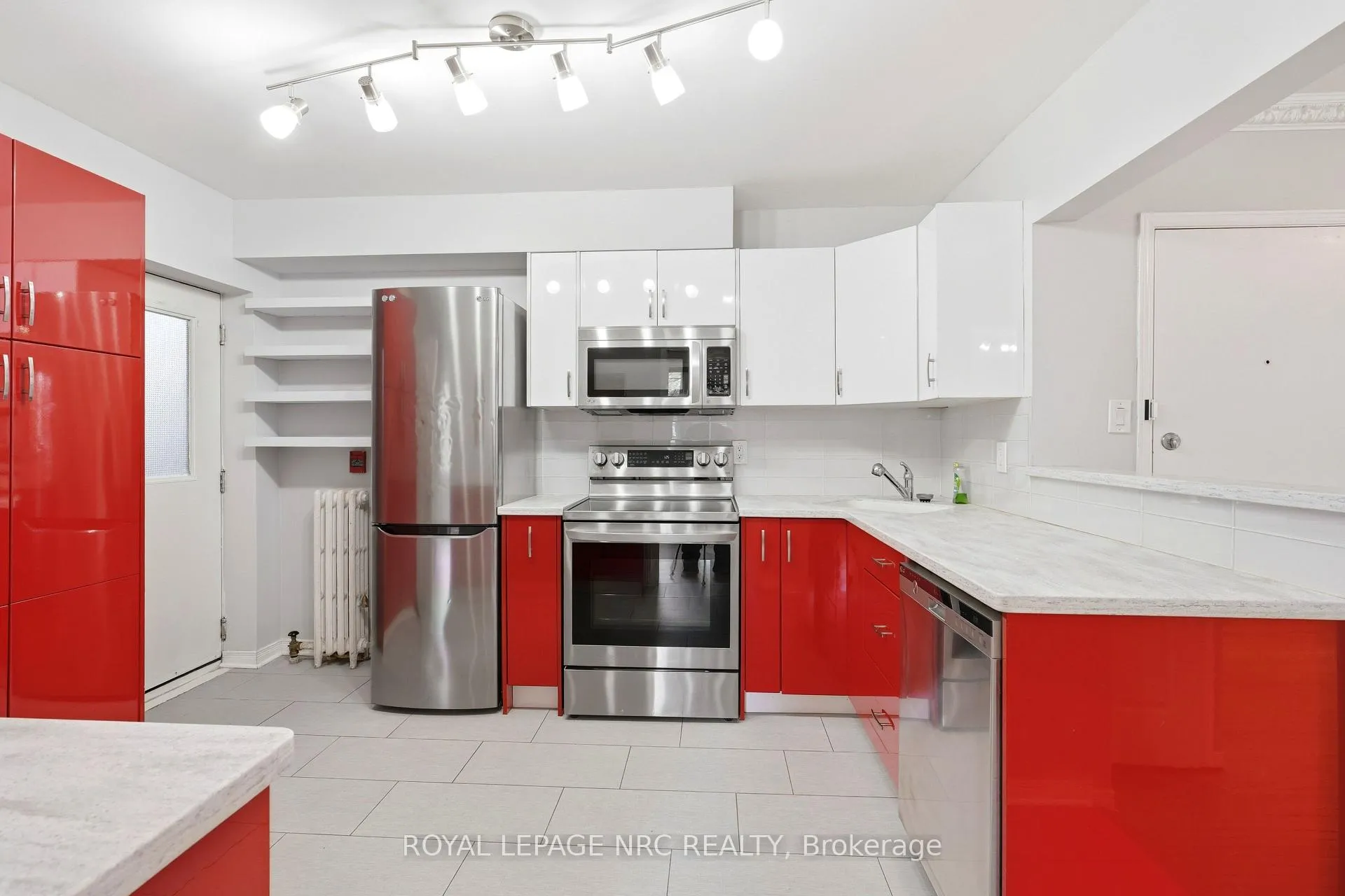 Photo 5 of Unit 11, 356 Hunter Street E, Hamilton, Stinson — HOMEH