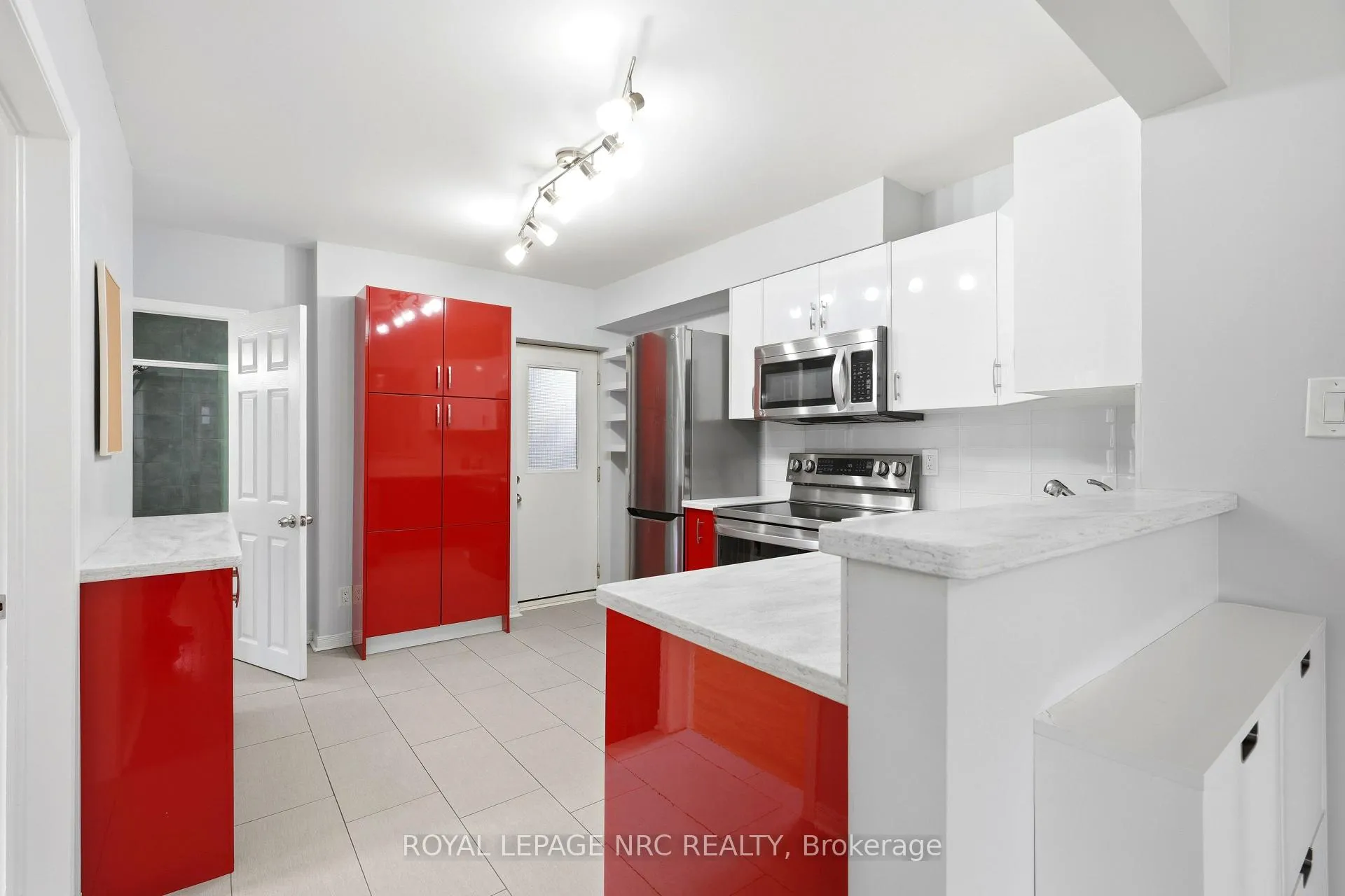 Photo 7 of Unit 11, 356 Hunter Street E, Hamilton, Stinson — HOMEH