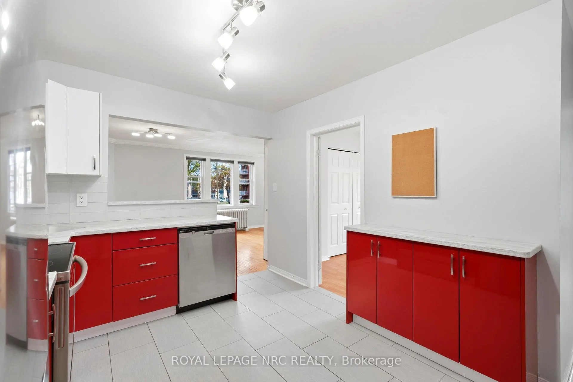 Photo 8 of Unit 11, 356 Hunter Street E, Hamilton, Stinson — HOMEH