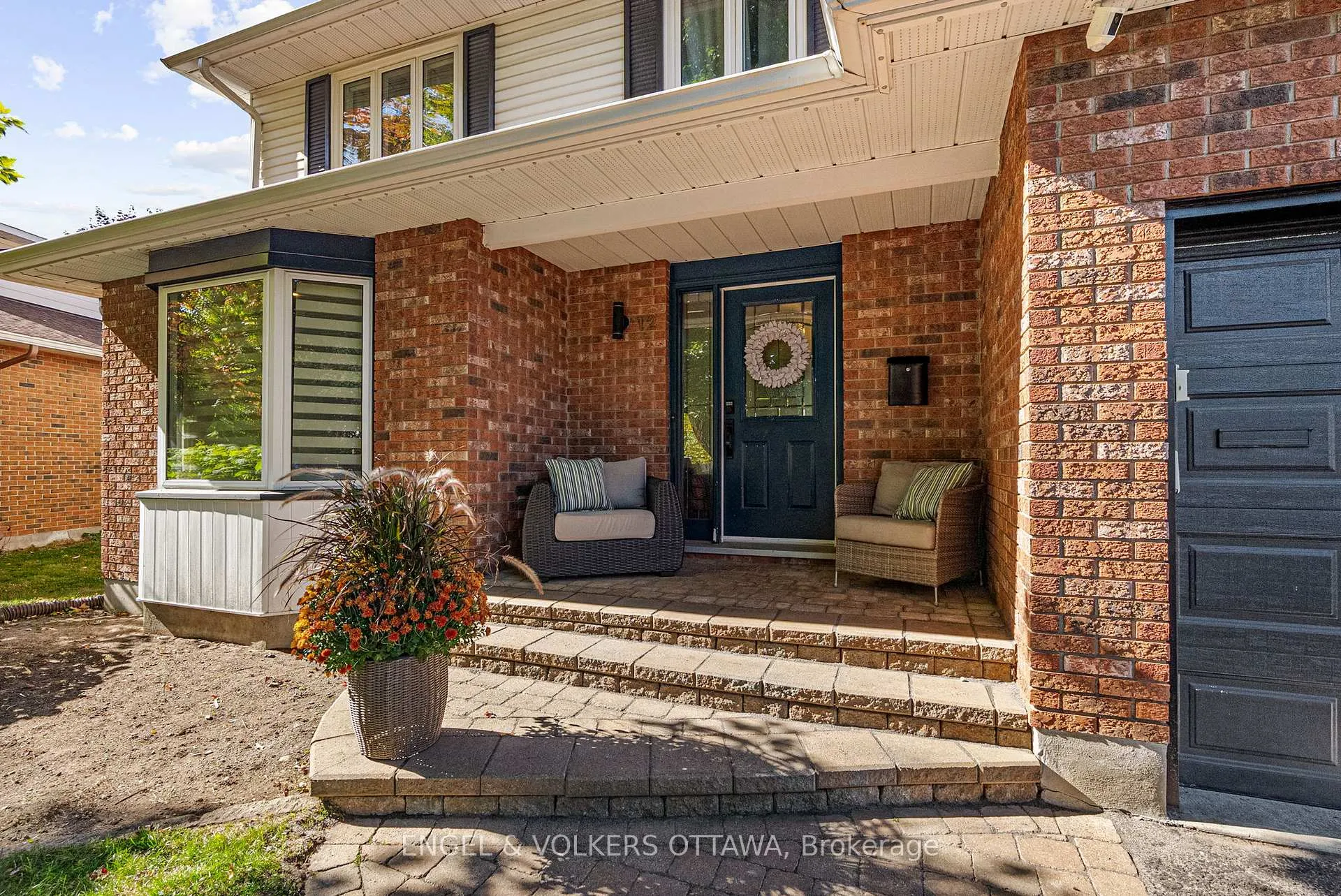 Photo 2 of 12 Mancil Drive, Ottawa, Barrhaven - Knollsbrook — HOMEH
