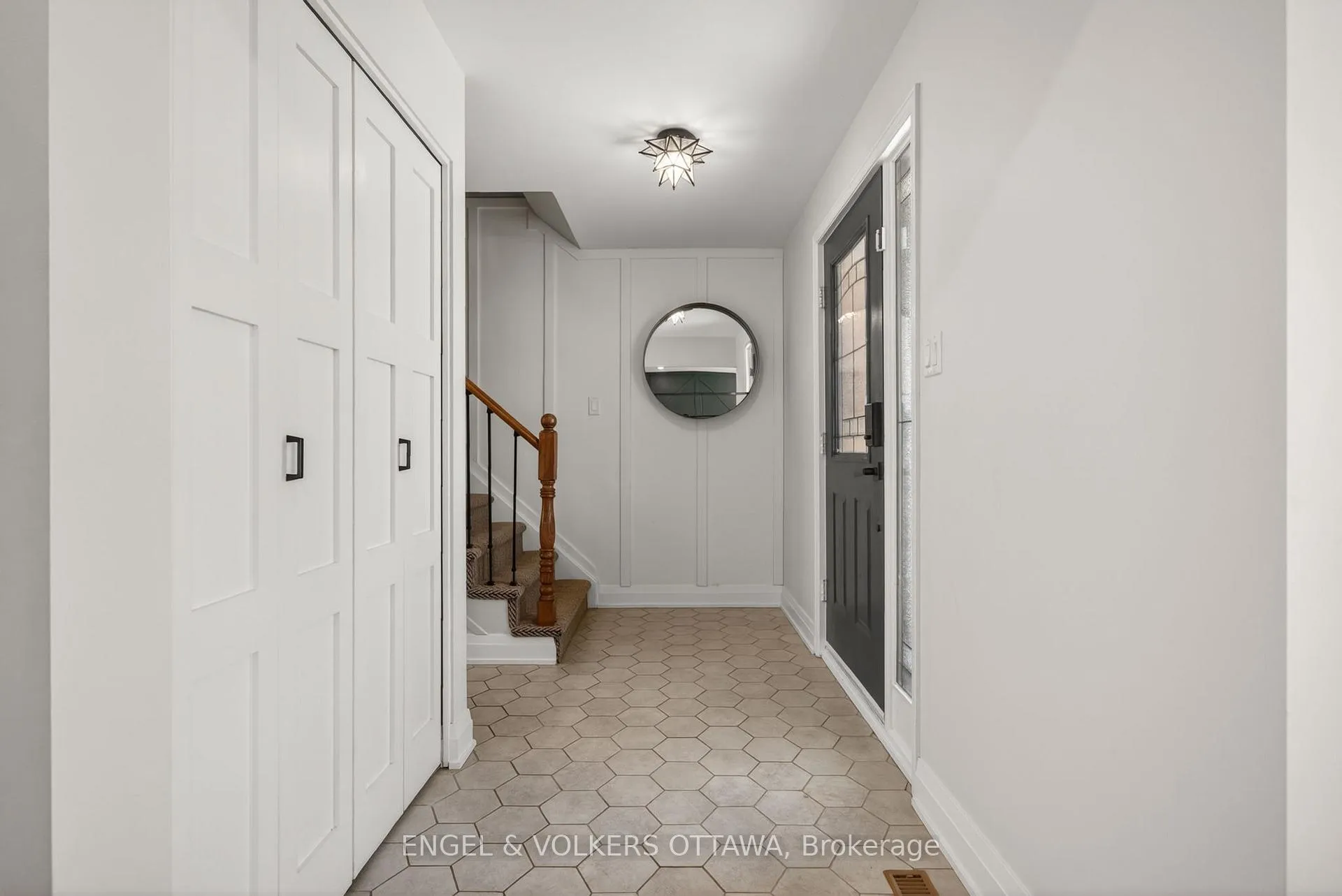 Photo 3 of 12 Mancil Drive, Ottawa, Barrhaven - Knollsbrook — HOMEH