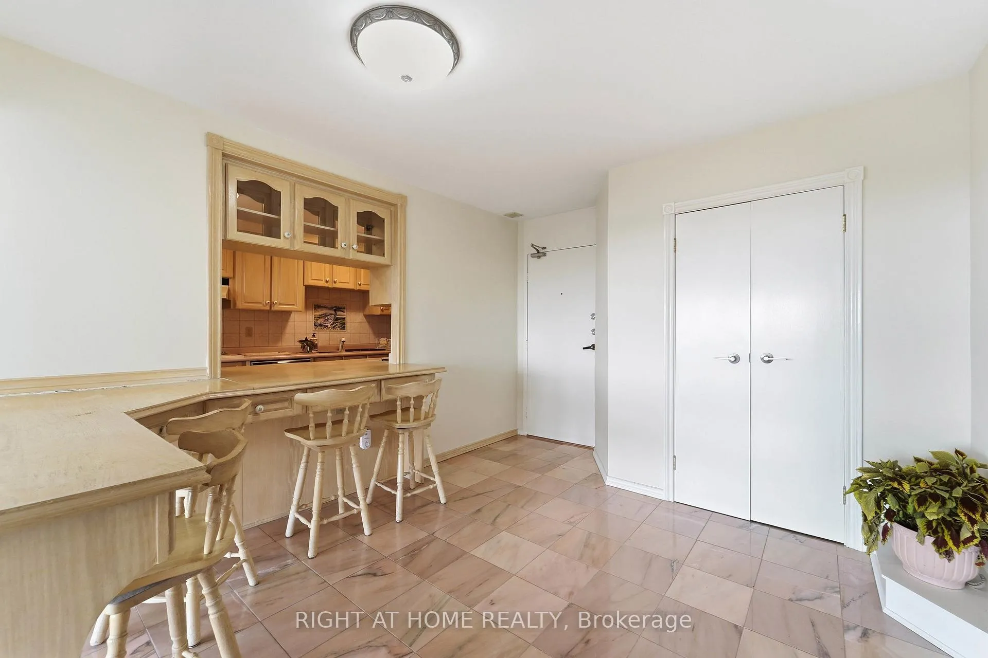 Photo 3 of Unit 2011, 240 Scarlett Road, Toronto, Rockcliffe-Smythe — HOMEH