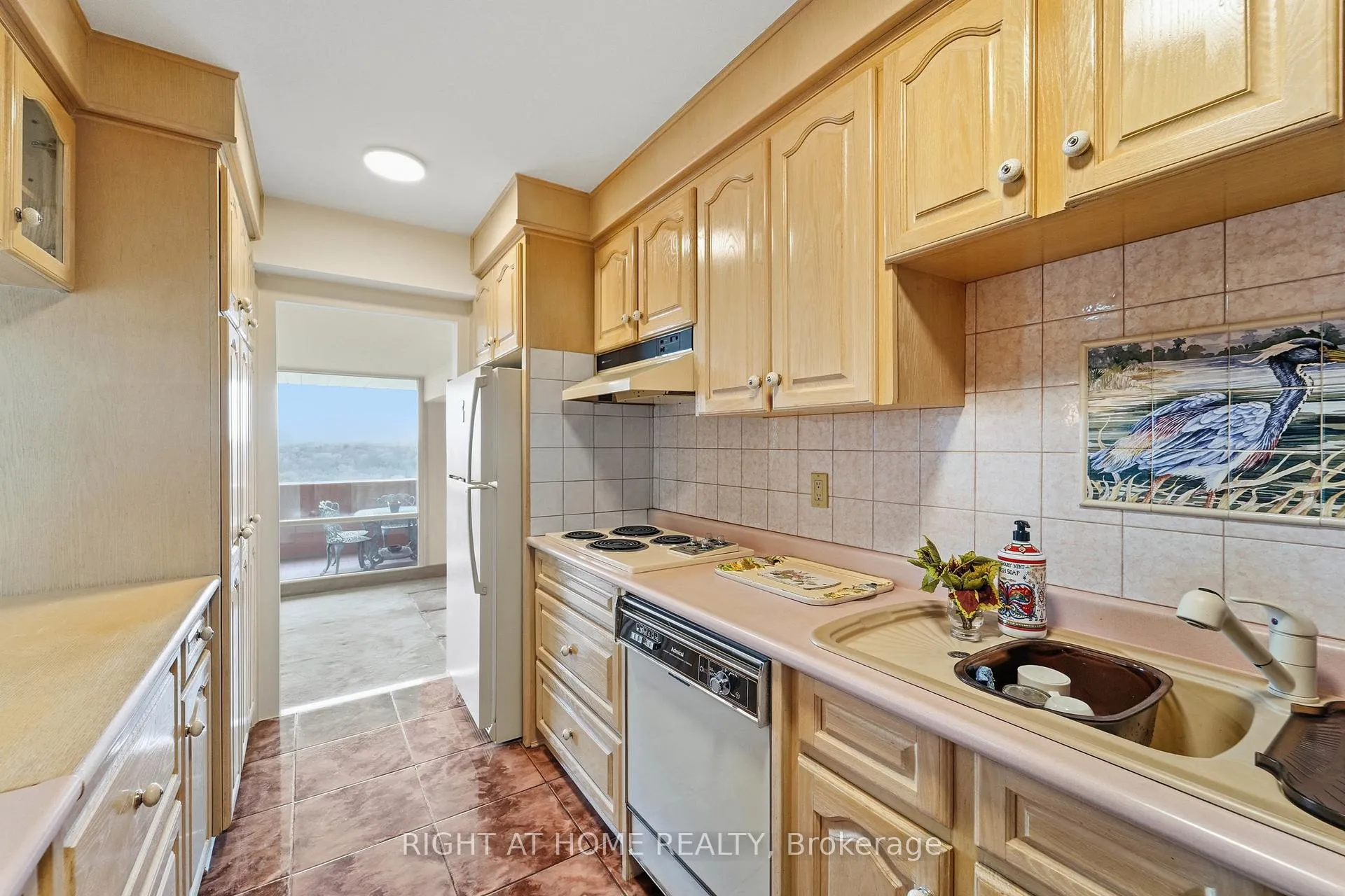 Photo 8 of Unit 2011, 240 Scarlett Road, Toronto, Rockcliffe-Smythe — HOMEH
