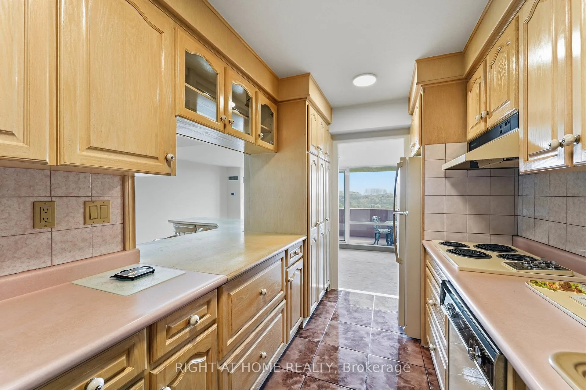 Photo 9 of Unit 2011, 240 Scarlett Road, Toronto, Rockcliffe-Smythe — HOMEH