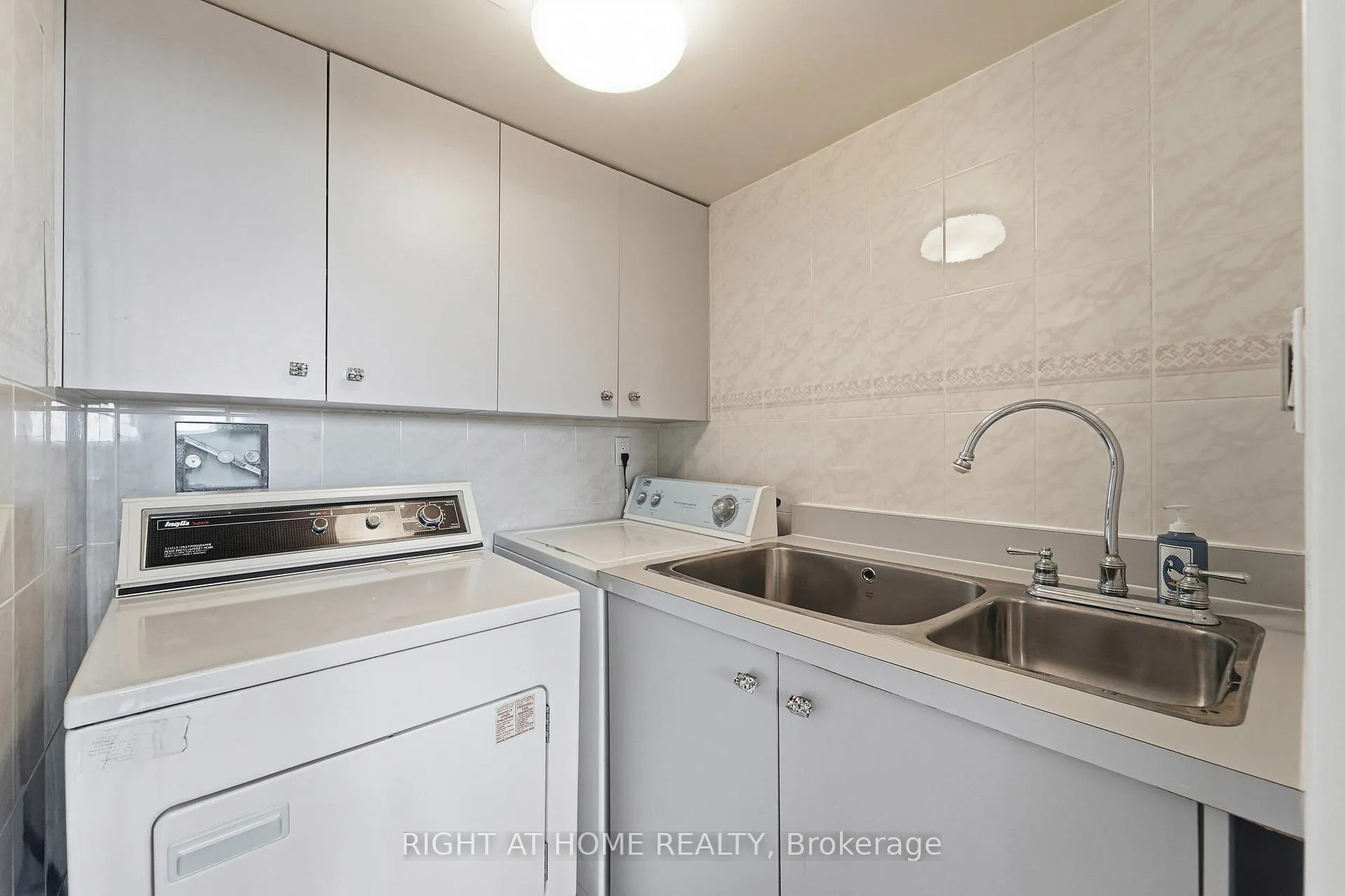 Photo 15 of Unit 2011, 240 Scarlett Road, Toronto, Rockcliffe-Smythe — HOMEH