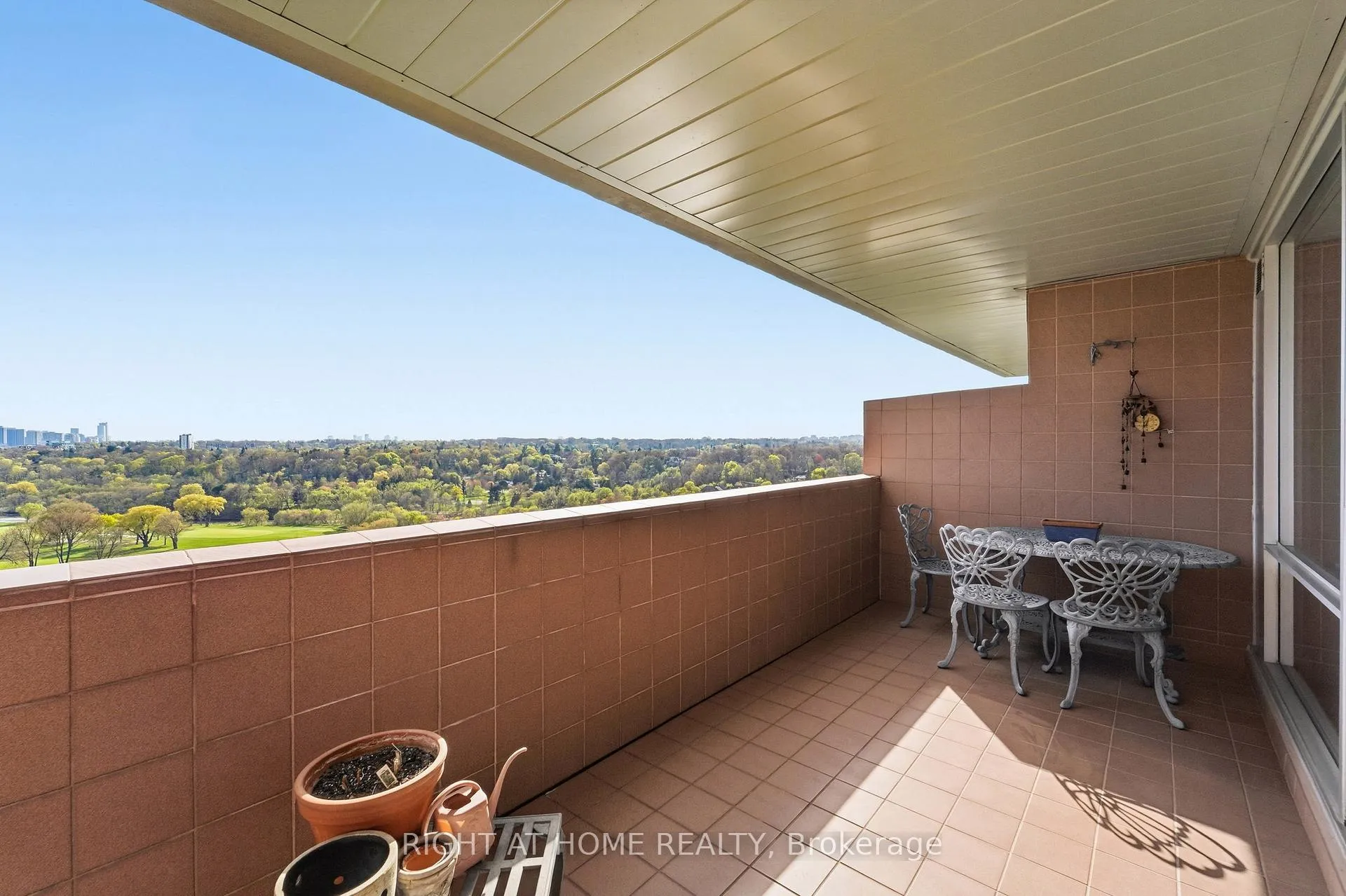 Photo 17 of Unit 2011, 240 Scarlett Road, Toronto, Rockcliffe-Smythe — HOMEH