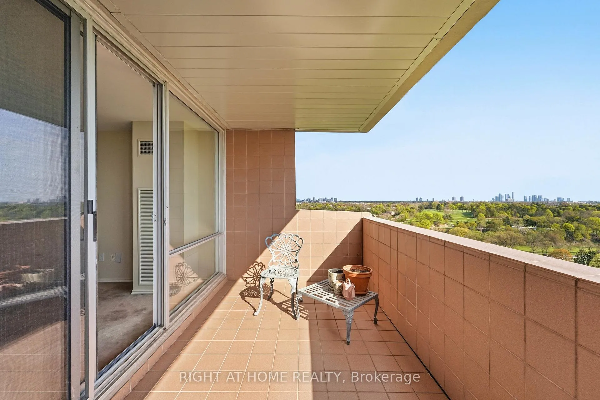 Photo 20 of Unit 2011, 240 Scarlett Road, Toronto, Rockcliffe-Smythe — HOMEH