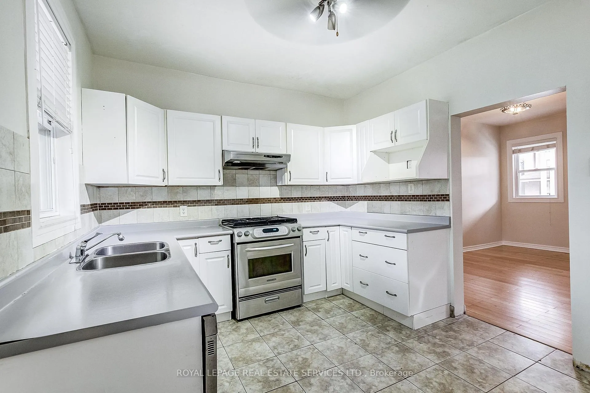 Photo 8 of 43 Rosemont Avenue, Hamilton, Stipley — HOMEH