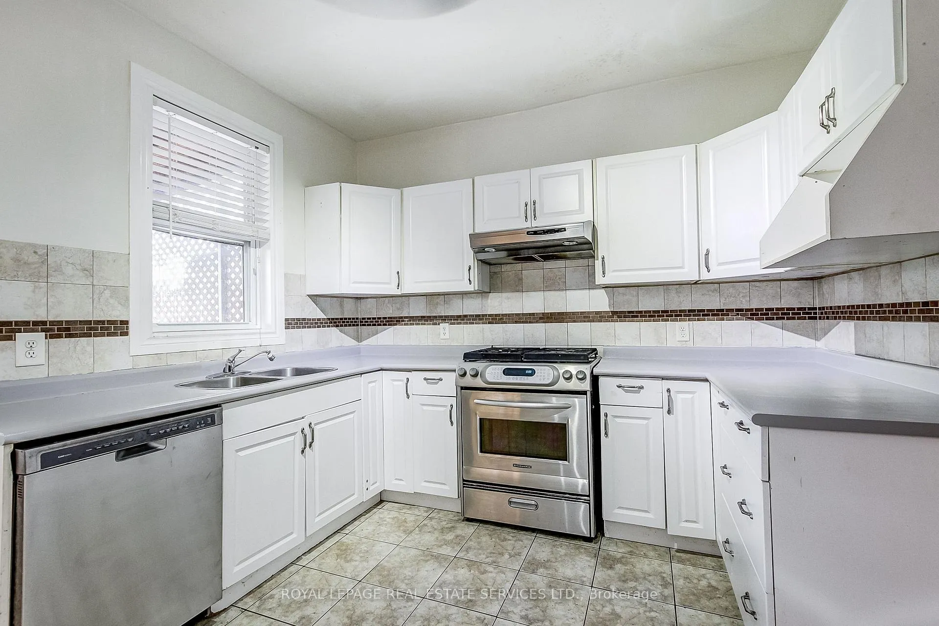 Photo 10 of 43 Rosemont Avenue, Hamilton, Stipley — HOMEH
