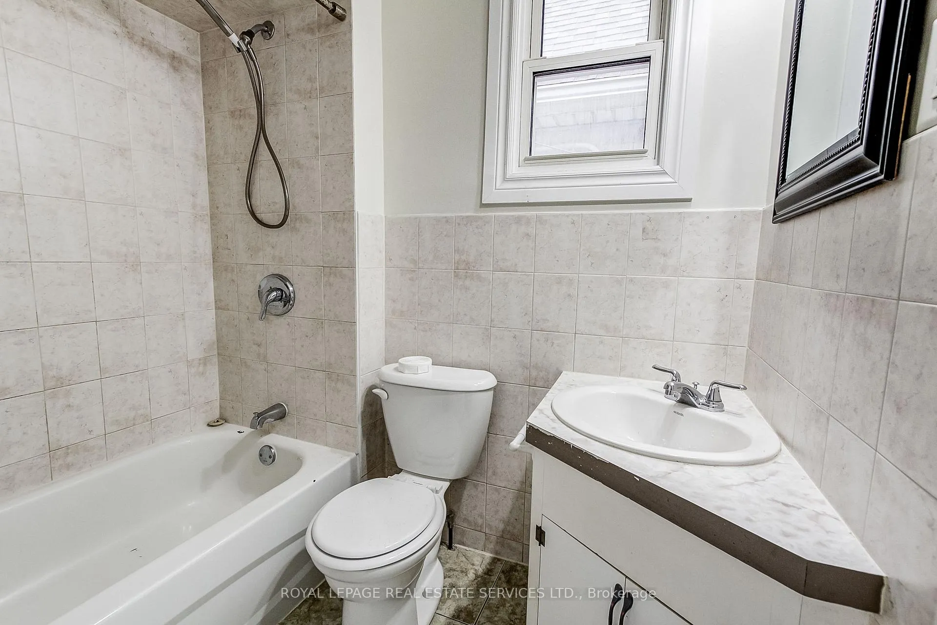 Photo 13 of 43 Rosemont Avenue, Hamilton, Stipley — HOMEH