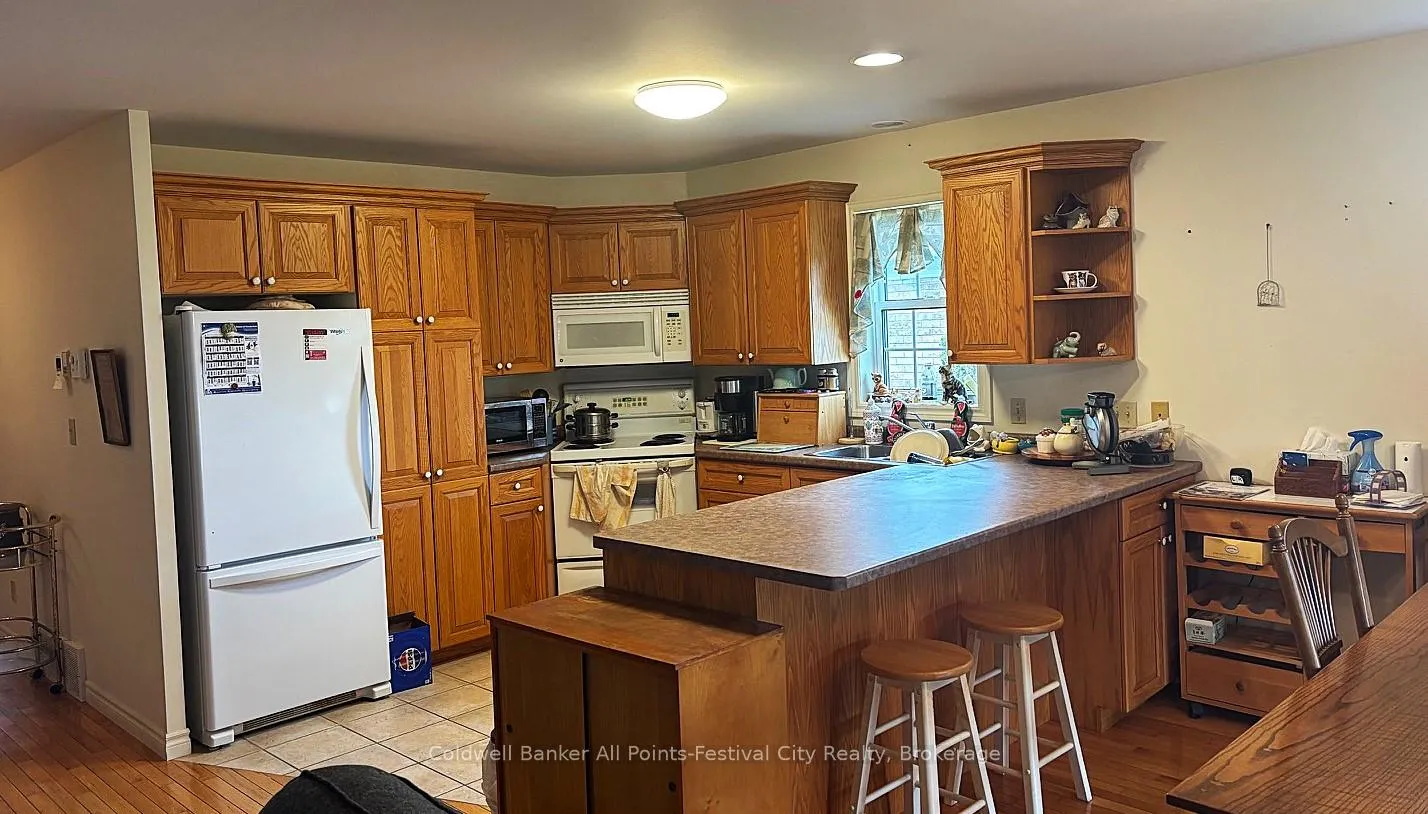 Photo 2 of 218 Bethune Crescent, Goderich, Goderich (Town) — HOMEH