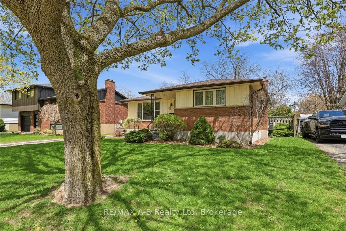 Photo 3 of 175 Mowat Street, Stratford — HOMEH