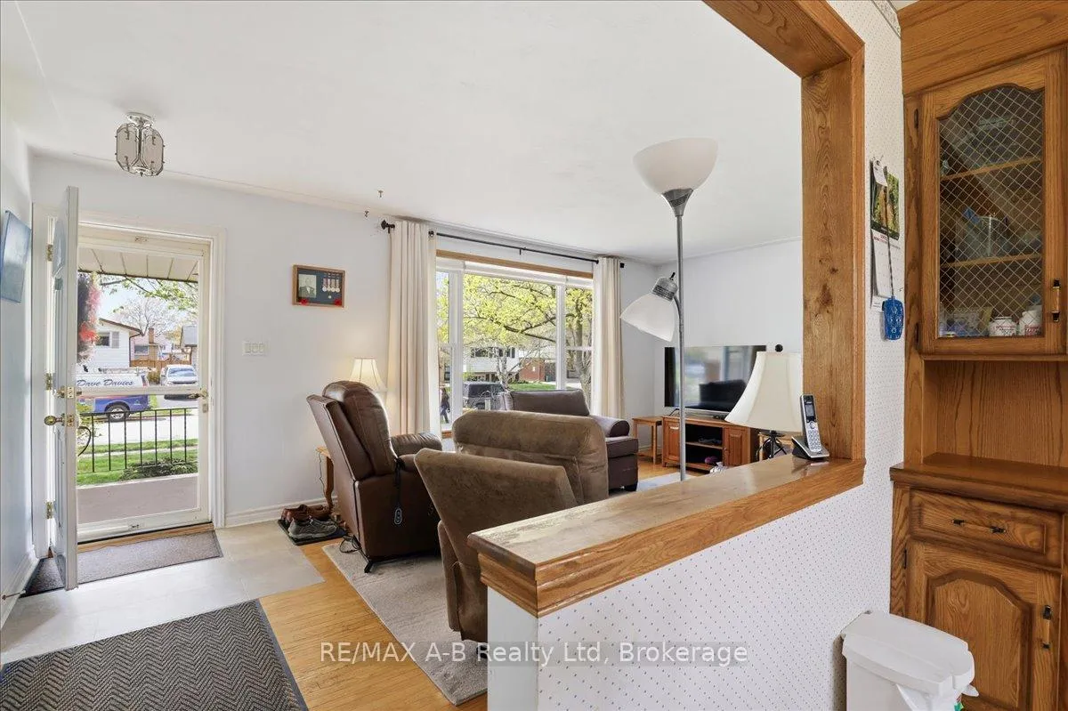 Photo 8 of 175 Mowat Street, Stratford — HOMEH
