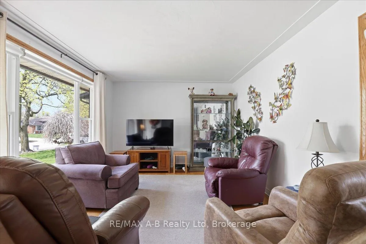 Photo 9 of 175 Mowat Street, Stratford — HOMEH