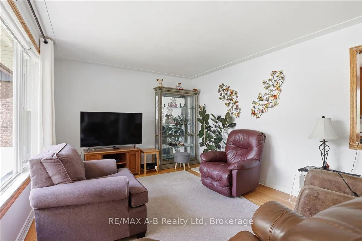Photo 10 of 175 Mowat Street, Stratford — HOMEH