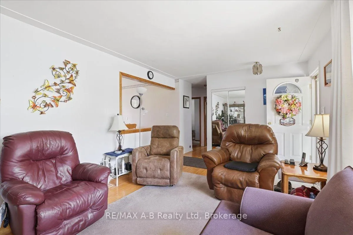 Photo 11 of 175 Mowat Street, Stratford — HOMEH