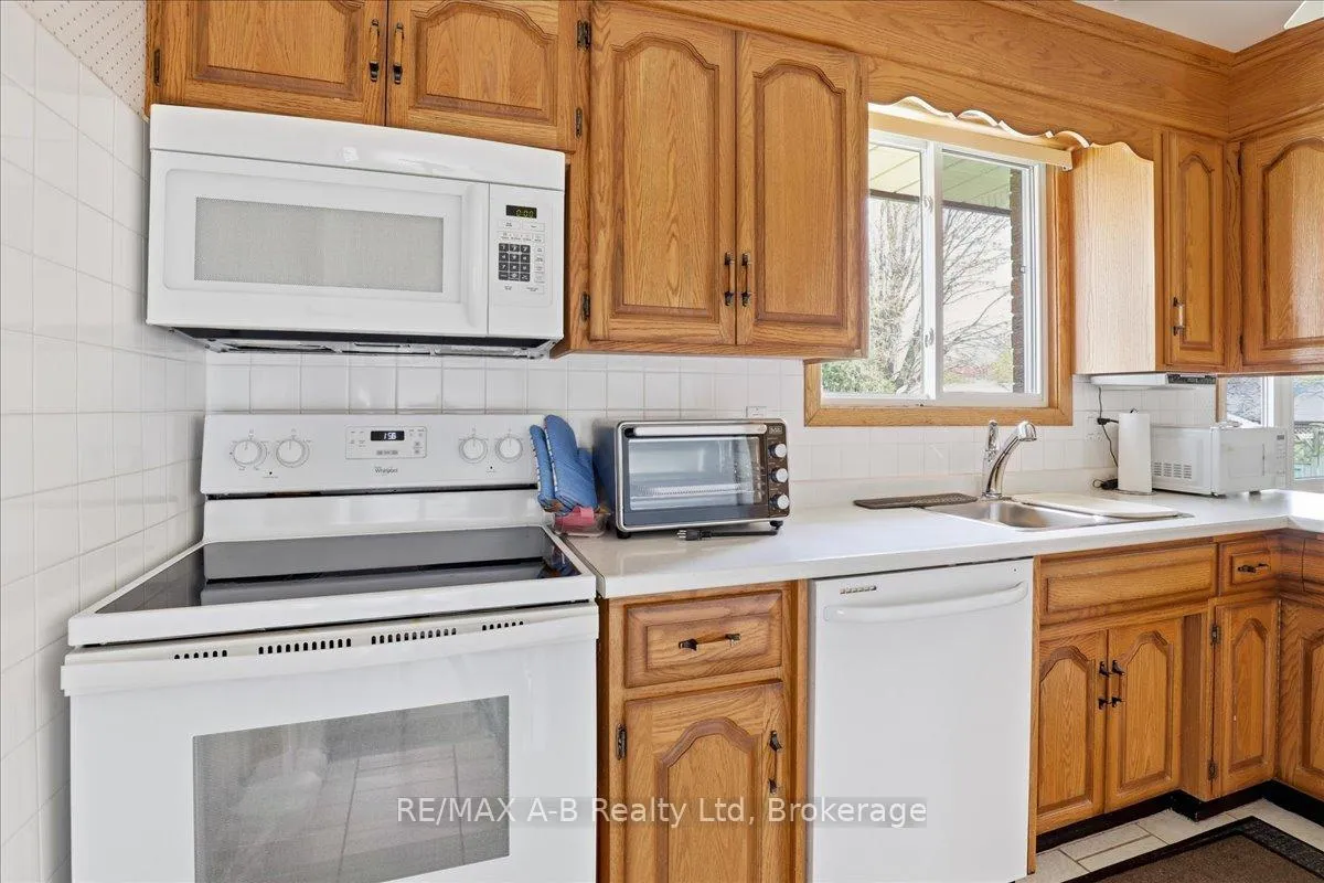 Photo 13 of 175 Mowat Street, Stratford — HOMEH