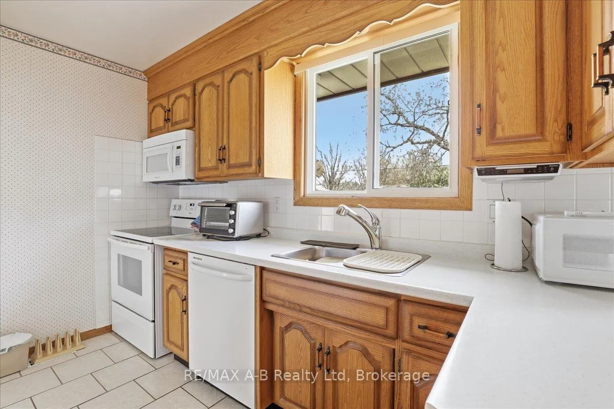 Photo 15 of 175 Mowat Street, Stratford — HOMEH